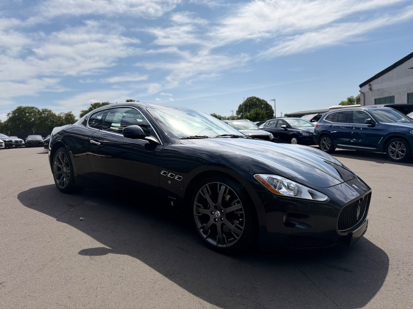 Fahrzeugabbildung Maserati GRANTURISMO*AUT.*LEDER-ROT*PDC*SPORT-ABGAS*