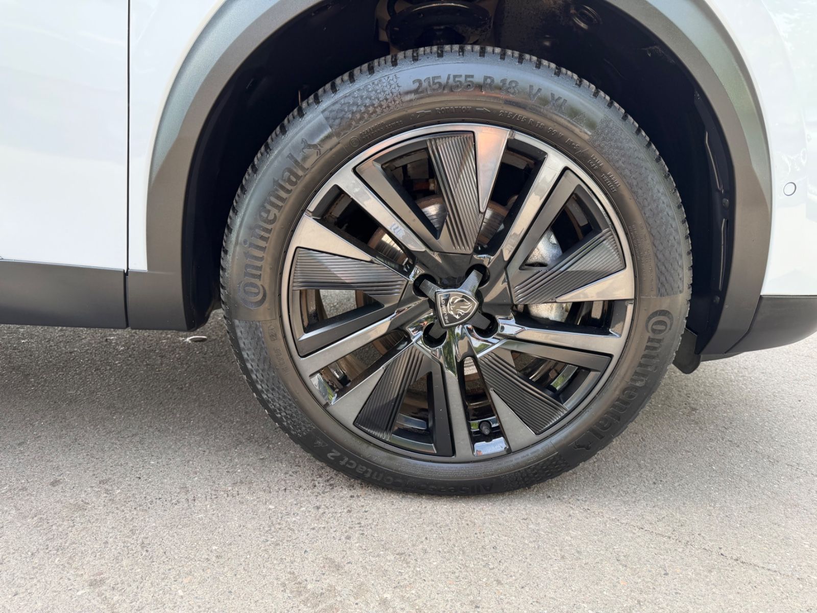 Fahrzeugabbildung Peugeot 2008 HYBRID GT AUT.*LED*NAVI*PANORAMA*MASSAGE*