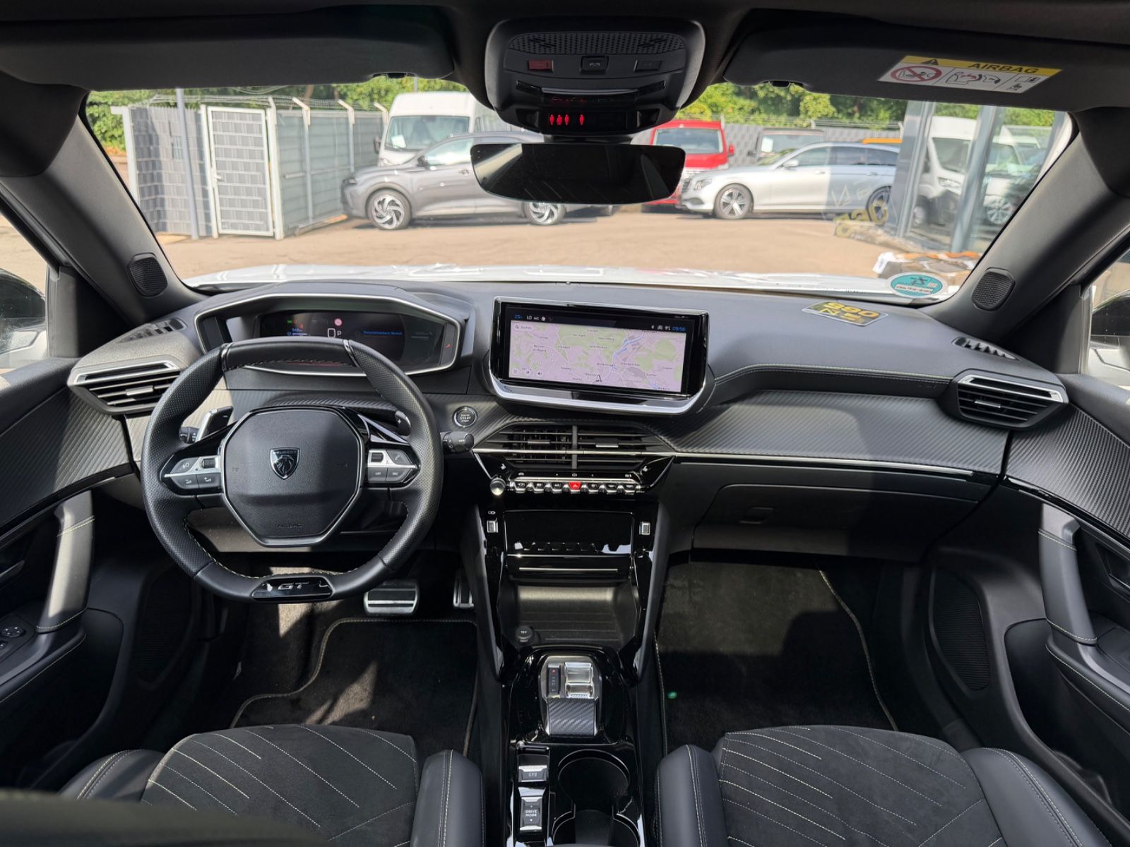 Fahrzeugabbildung Peugeot 2008 HYBRID GT AUT.*LED*NAVI*PANORAMA*MASSAGE*