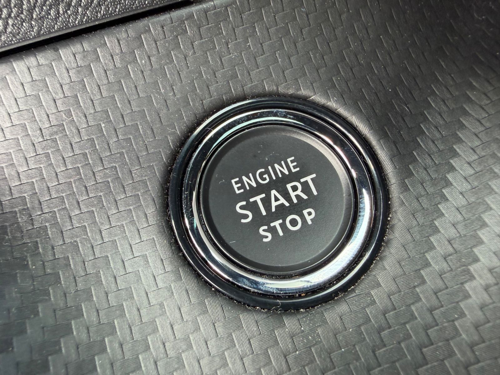 Fahrzeugabbildung Peugeot 2008 HYBRID GT AUT.*LED*NAVI*PANORAMA*MASSAGE*