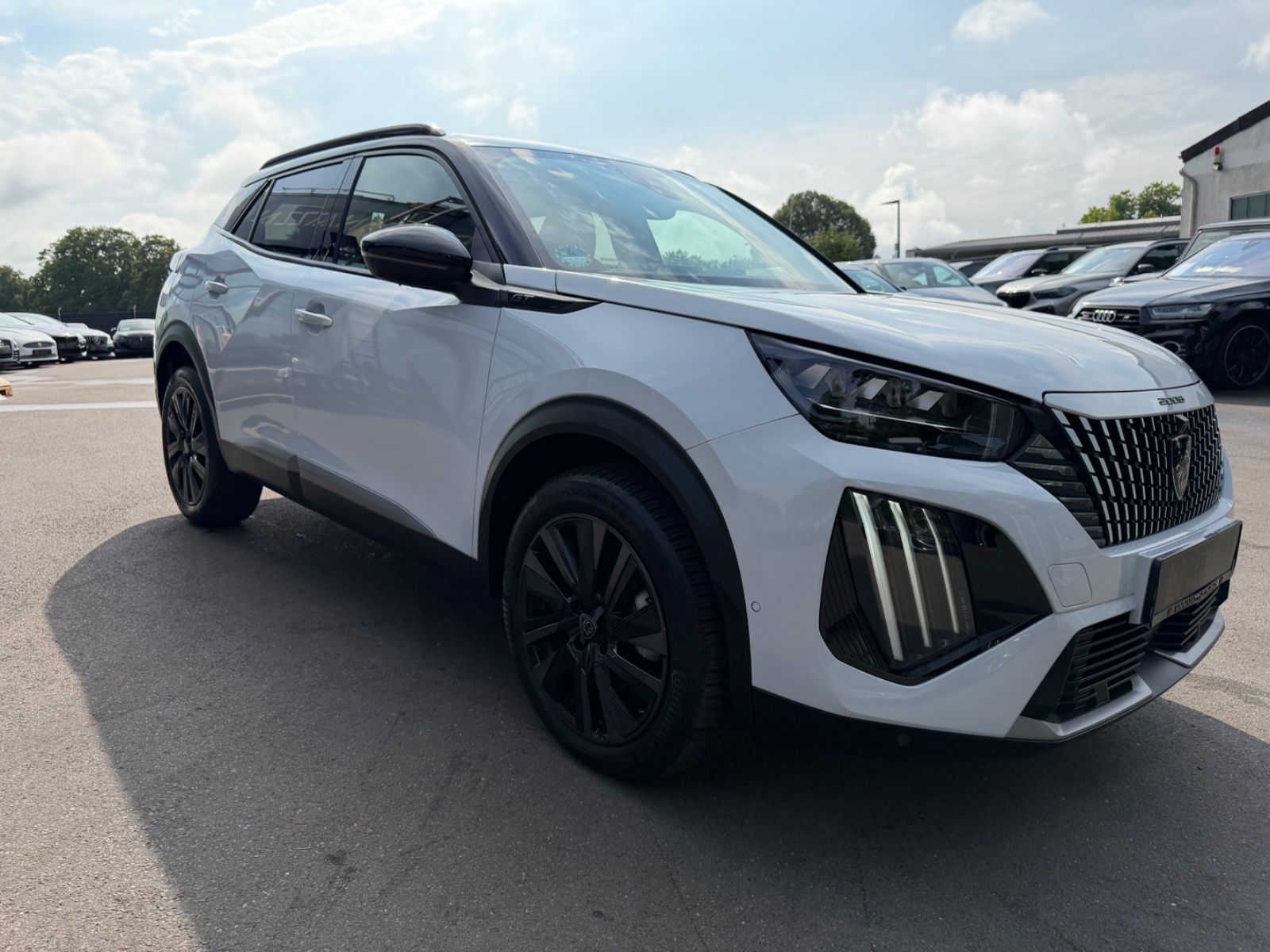Fahrzeugabbildung Peugeot 2008 HYBRID GT AUT.*LED*NAVI*PANORAMA*MASSAGE*