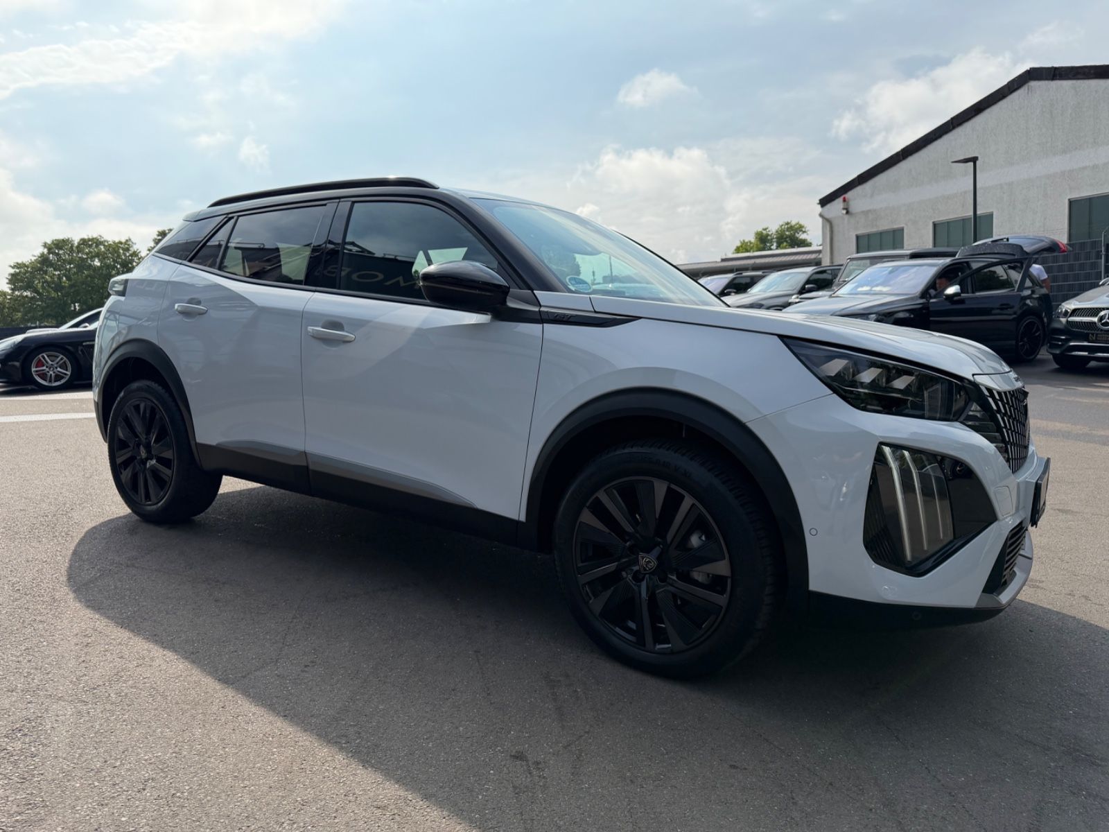 Fahrzeugabbildung Peugeot 2008 HYBRID GT AUT.*LED*NAVI*PANORAMA*MASSAGE*