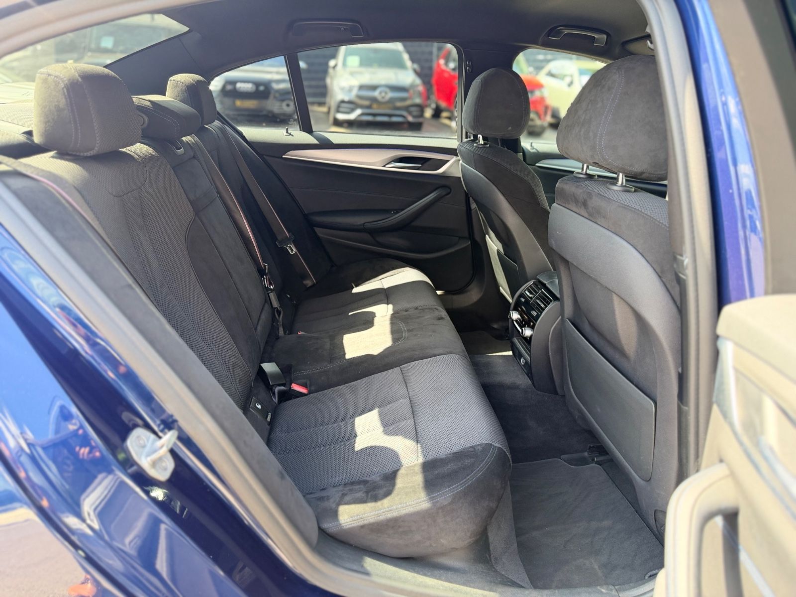 Fahrzeugabbildung BMW M550i xDRIVE*LIM*2.HD*LED*KAMERA*SHZ*COC*TOP*