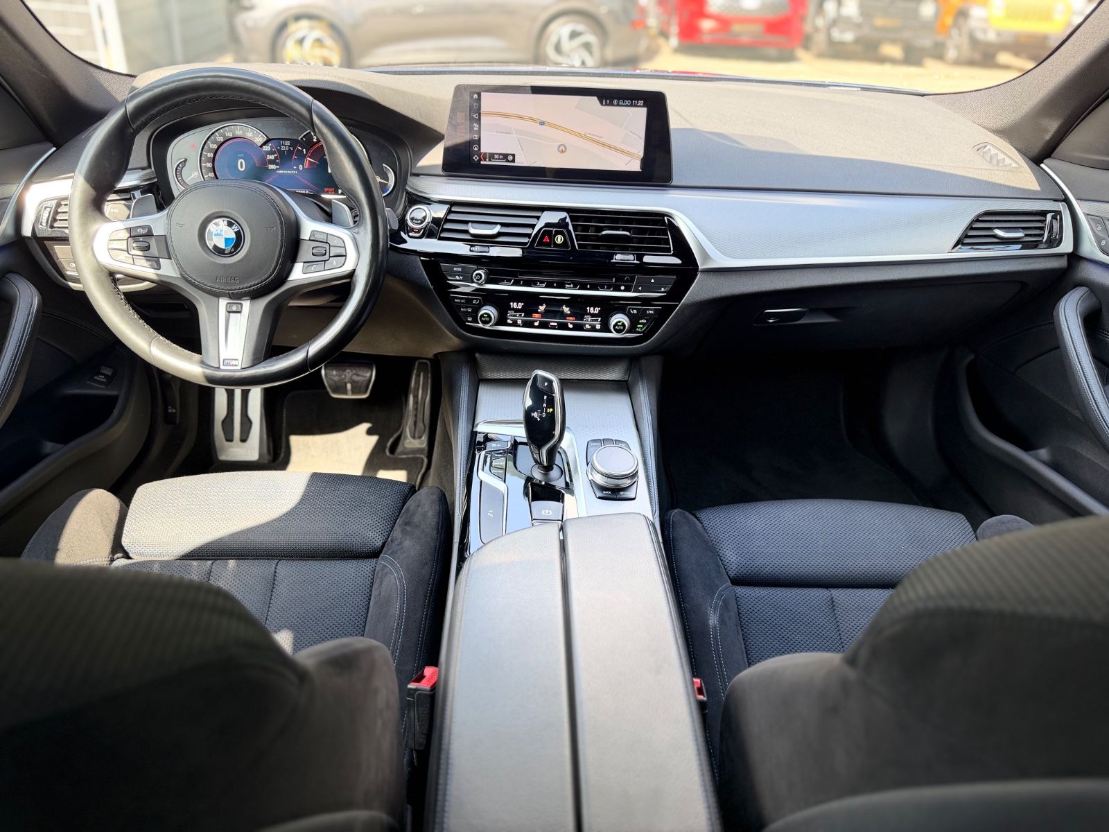 Fahrzeugabbildung BMW M550i xDRIVE*LIM*2.HD*LED*KAMERA*SHZ*COC*TOP*