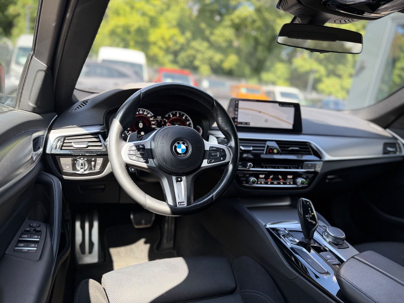 Fahrzeugabbildung BMW M550i xDRIVE*LIM*2.HD*LED*KAMERA*SHZ*COC*TOP*