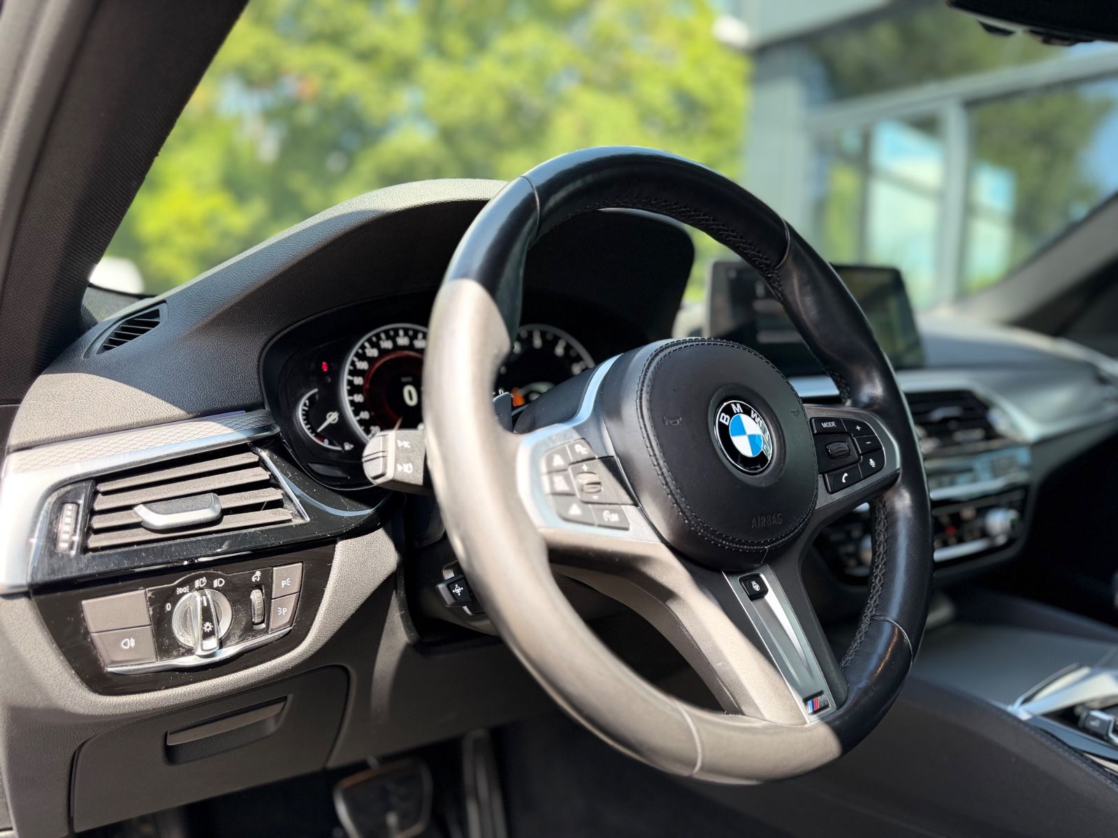 Fahrzeugabbildung BMW M550i xDRIVE*LIM*2.HD*LED*KAMERA*SHZ*COC*TOP*