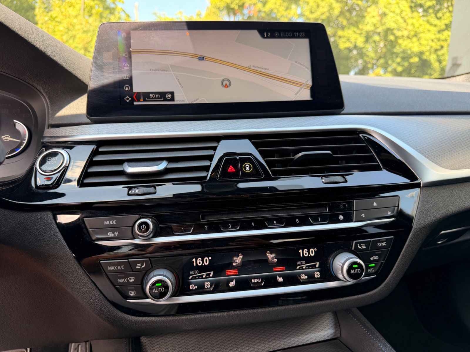 Fahrzeugabbildung BMW M550i xDRIVE*LIM*2.HD*LED*KAMERA*SHZ*COC*TOP*