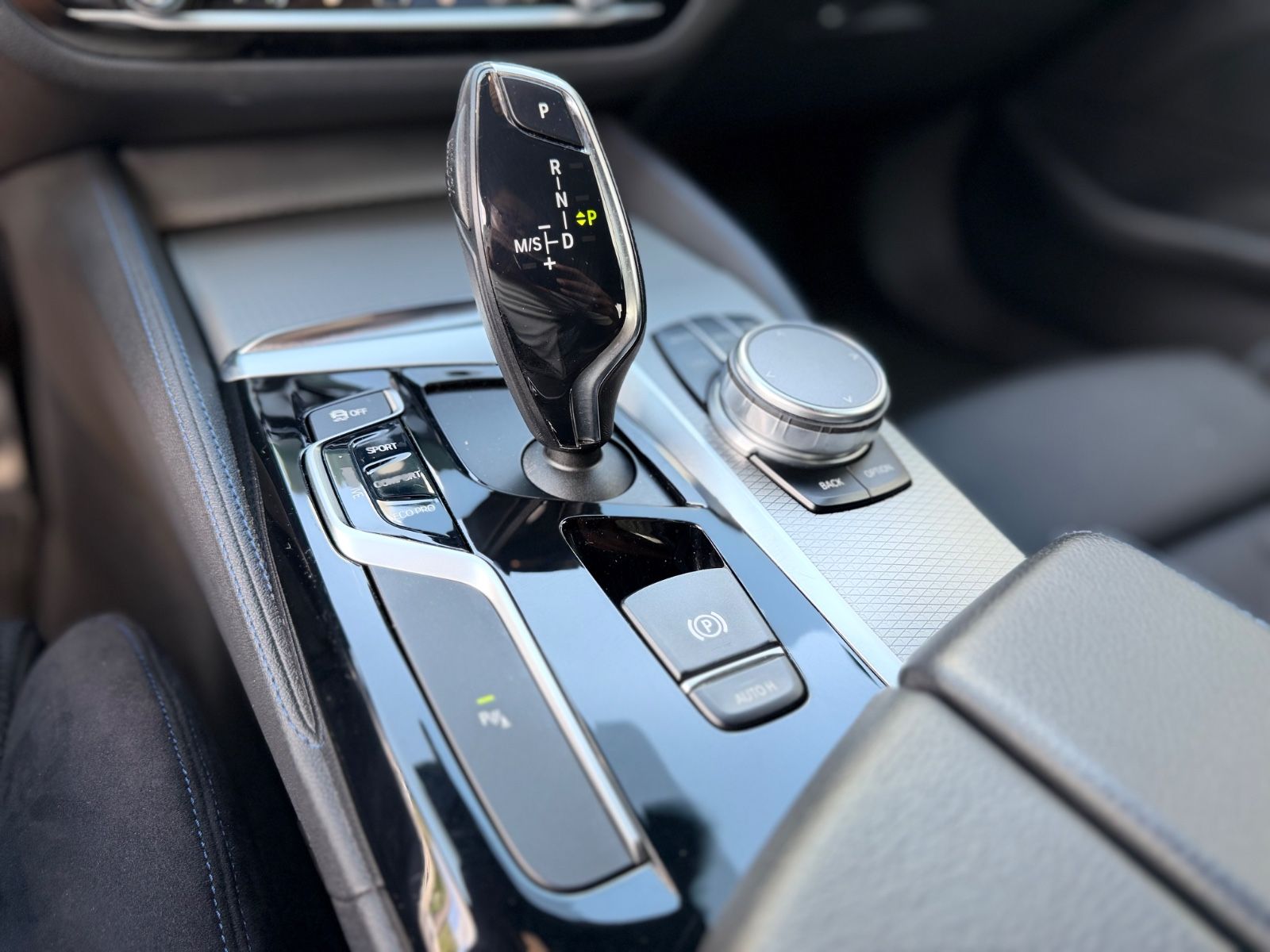 Fahrzeugabbildung BMW M550i xDRIVE*LIM*2.HD*LED*KAMERA*SHZ*COC*TOP*