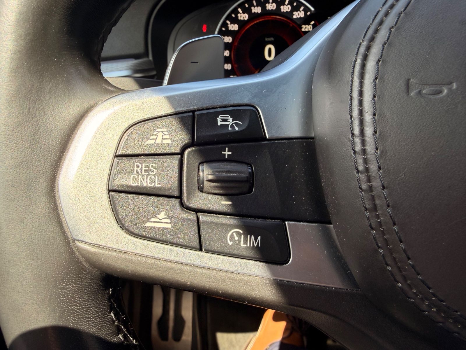 Fahrzeugabbildung BMW M550i xDRIVE*LIM*2.HD*LED*KAMERA*SHZ*COC*TOP*