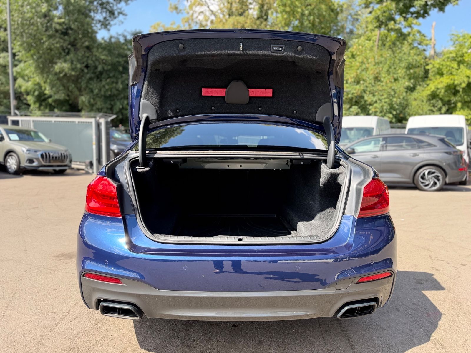 Fahrzeugabbildung BMW M550i xDRIVE*LIM*2.HD*LED*KAMERA*SHZ*COC*TOP*