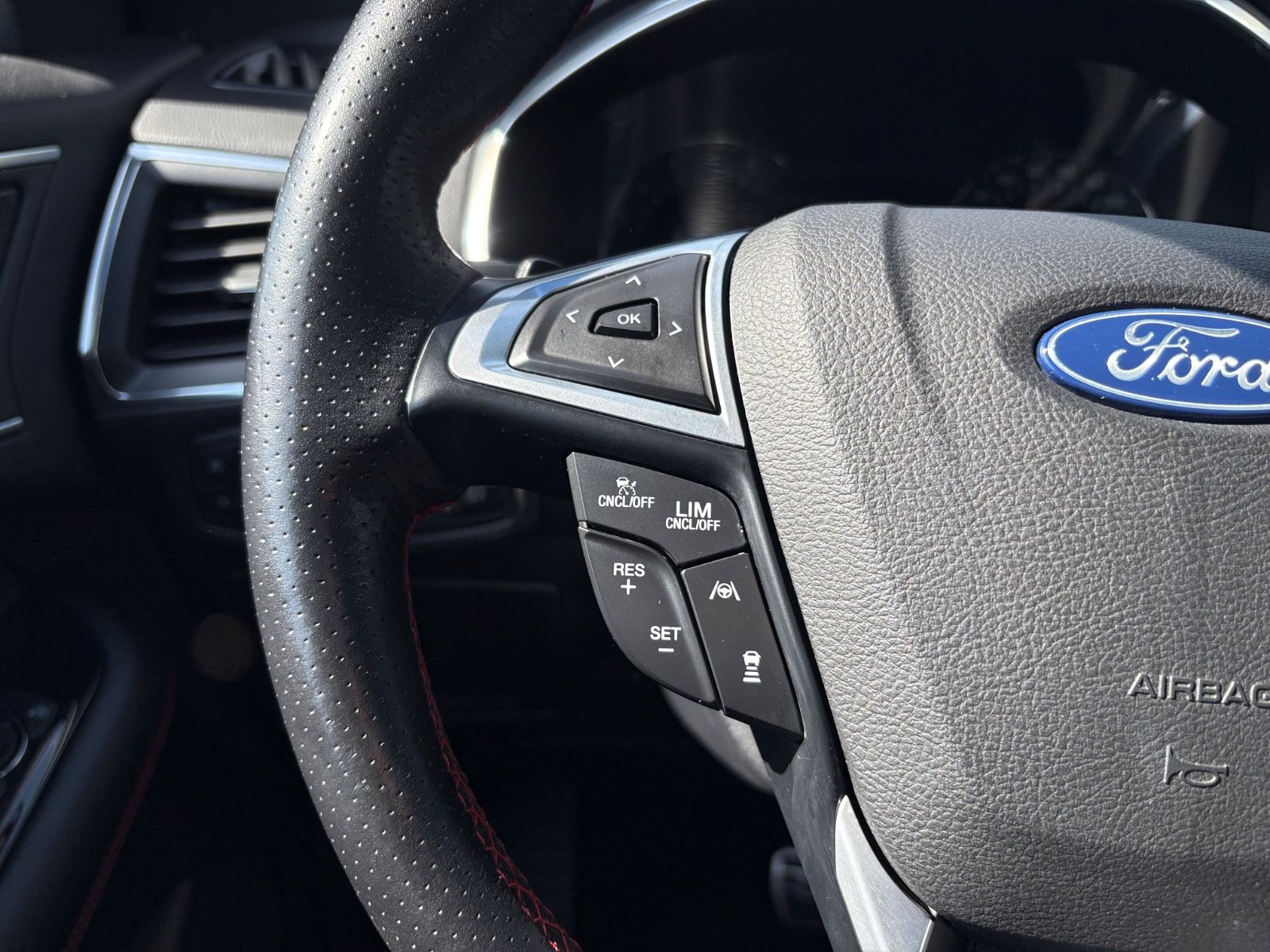 Fahrzeugabbildung Ford EDGE ST-LINE 4x4*LEDER*LED*NAVI*KAMERA*SHZ*