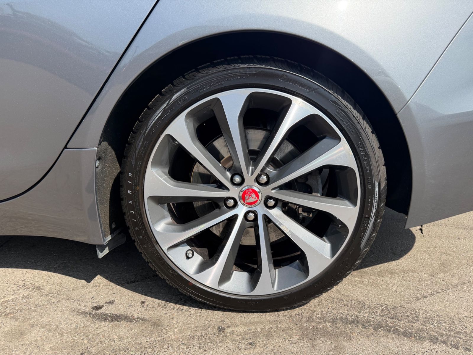 Fahrzeugabbildung Jaguar XE S  AWD *AUT*LEDER*SHZ*NAVI*LED*KAM*