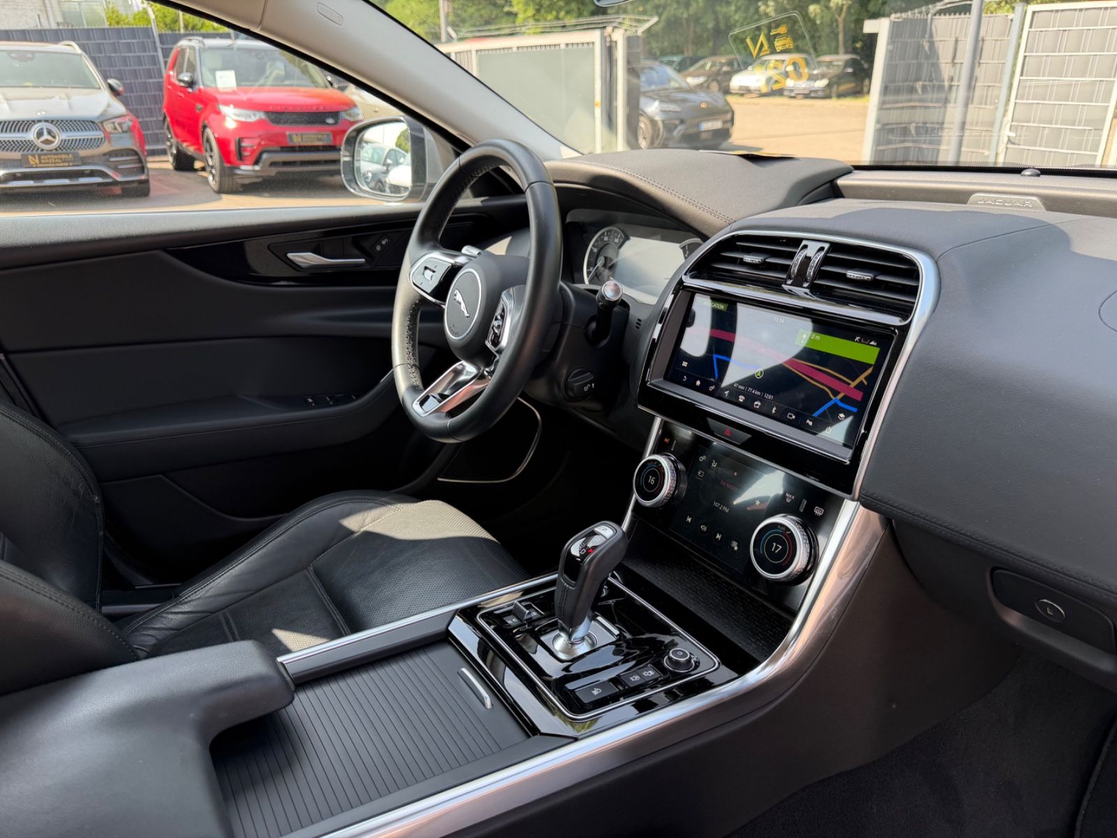 Fahrzeugabbildung Jaguar XE S  AWD *AUT*LEDER*SHZ*NAVI*LED*KAM*