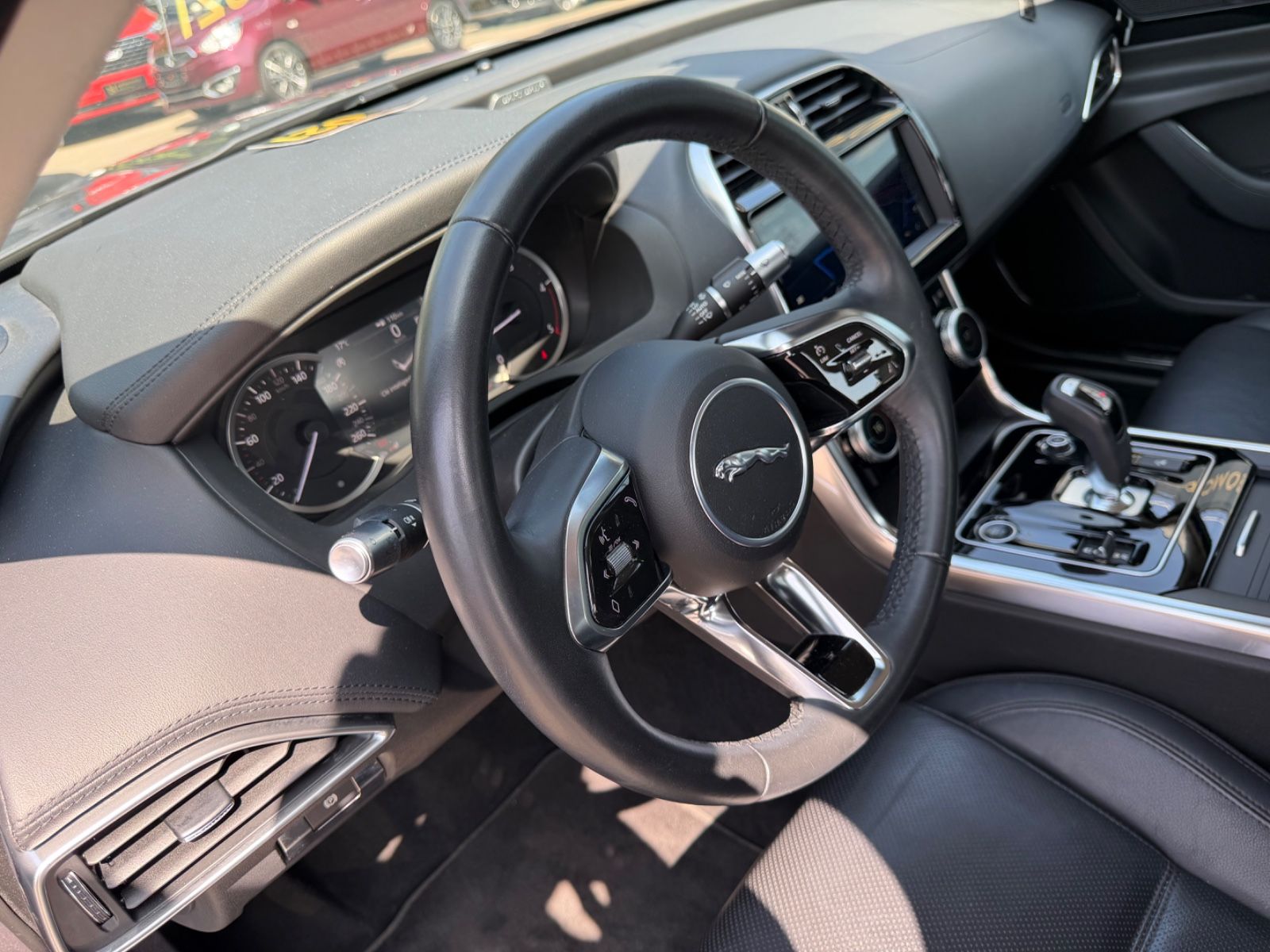 Fahrzeugabbildung Jaguar XE S  AWD *AUT*LEDER*SHZ*NAVI*LED*KAM*
