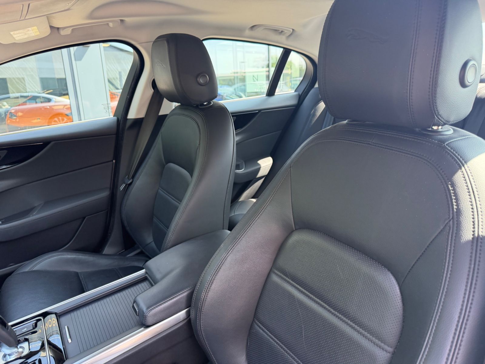 Fahrzeugabbildung Jaguar XE S  AWD *AUT*LEDER*SHZ*NAVI*LED*KAM*