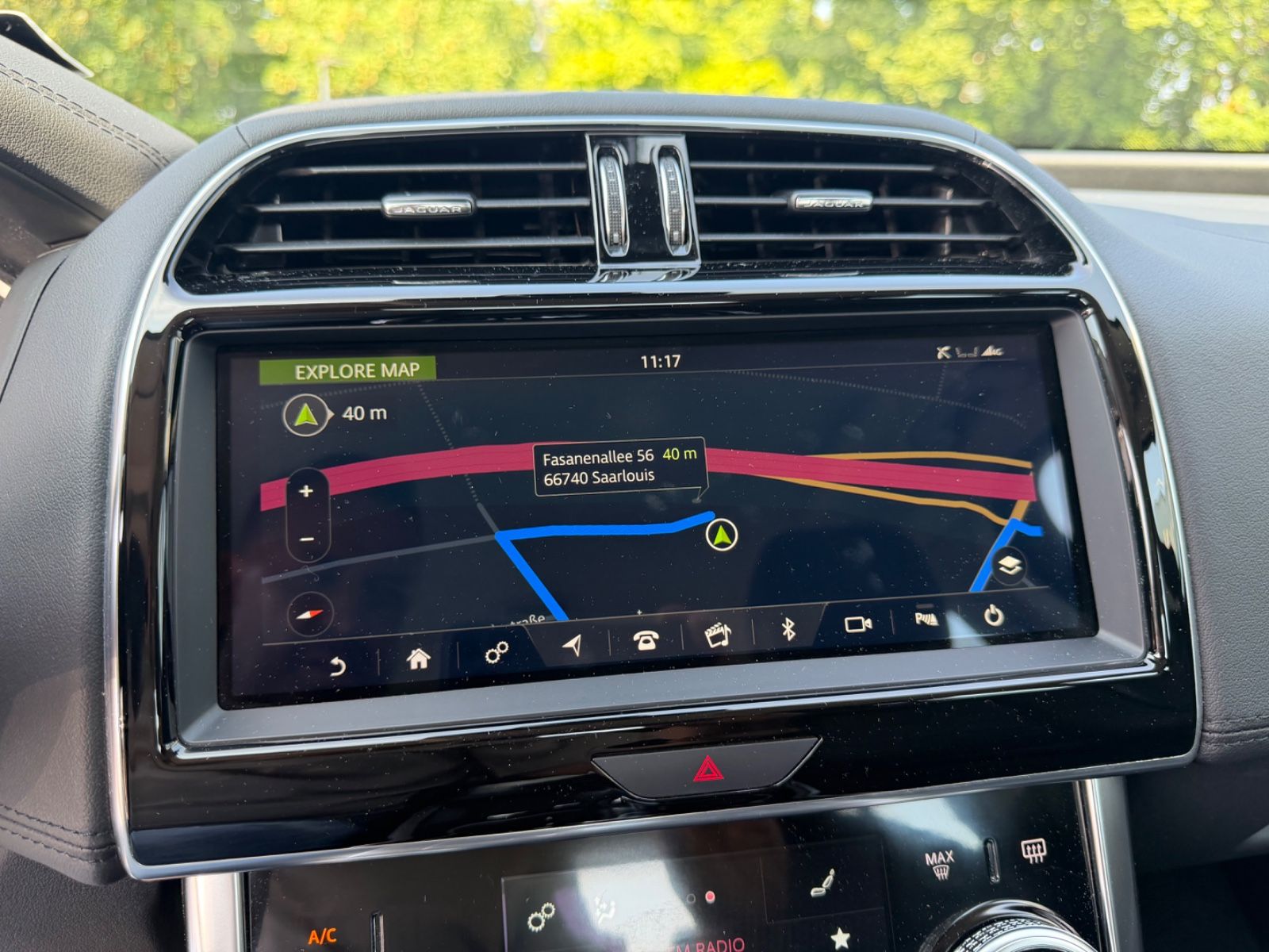 Fahrzeugabbildung Jaguar XE S  AWD *AUT*LEDER*SHZ*NAVI*LED*KAM*