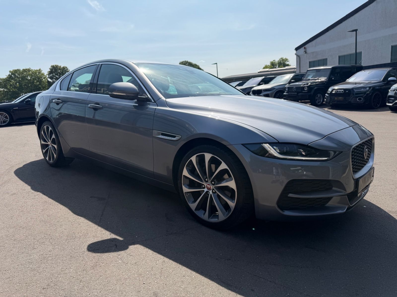 Fahrzeugabbildung Jaguar XE S  AWD *AUT*LEDER*SHZ*NAVI*LED*KAM*