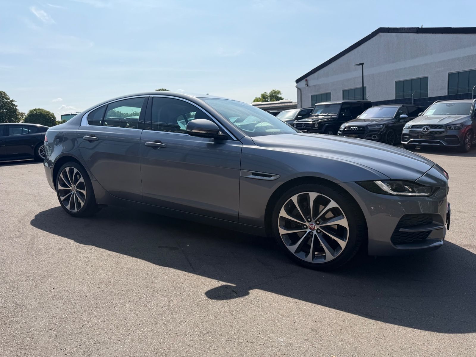 Fahrzeugabbildung Jaguar XE S  AWD *AUT*LEDER*SHZ*NAVI*LED*KAM*