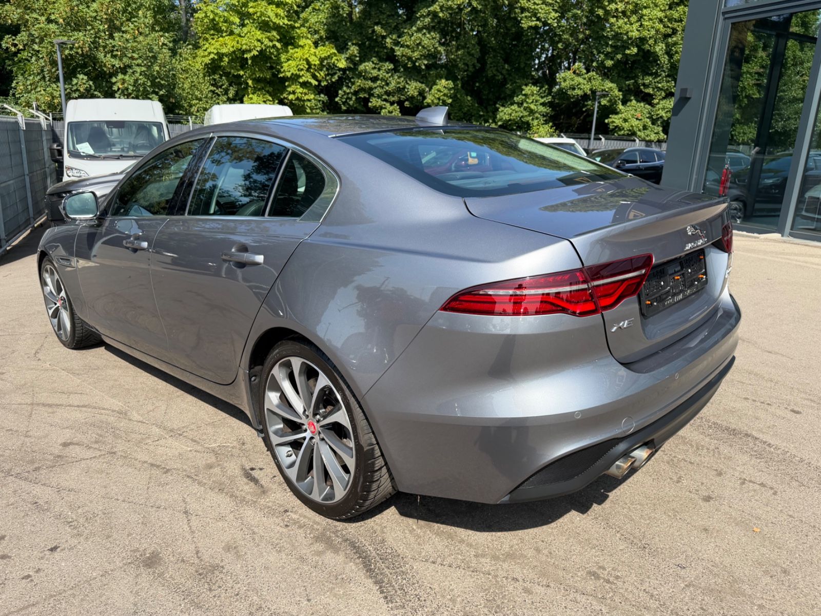Fahrzeugabbildung Jaguar XE S  AWD *AUT*LEDER*SHZ*NAVI*LED*KAM*