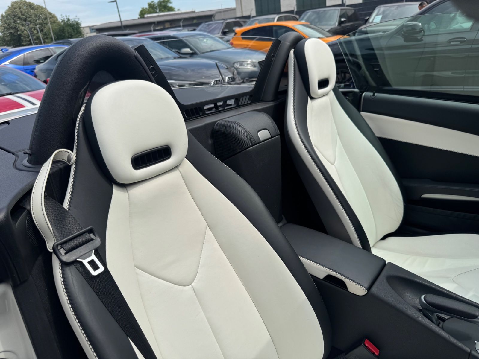 Fahrzeugabbildung Mercedes-Benz SLK 200 K LIMITED EDITION *2LOOK EDITION*DESIGNO