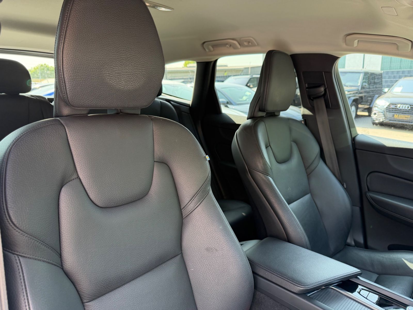 Fahrzeugabbildung Volvo XC 60 MOMENTUM PRO*NAVI*LED*KAMERA*