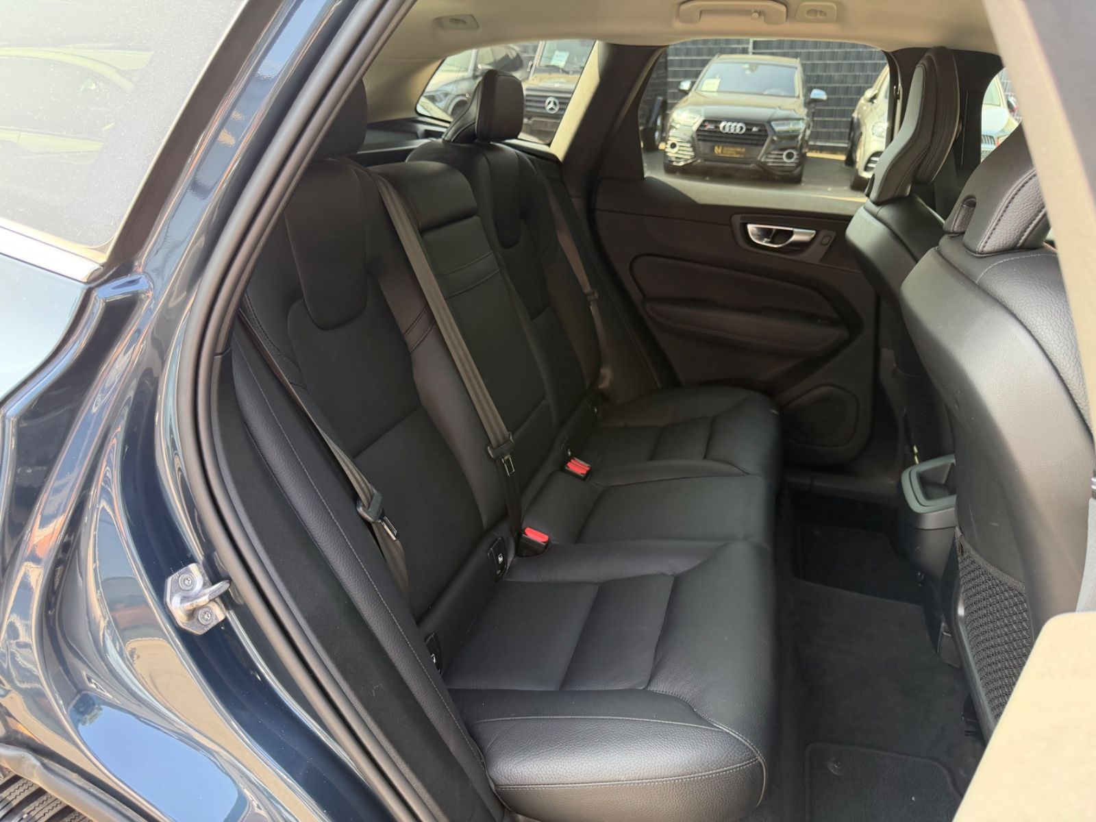Fahrzeugabbildung Volvo XC 60 MOMENTUM PRO*NAVI*LED*KAMERA*
