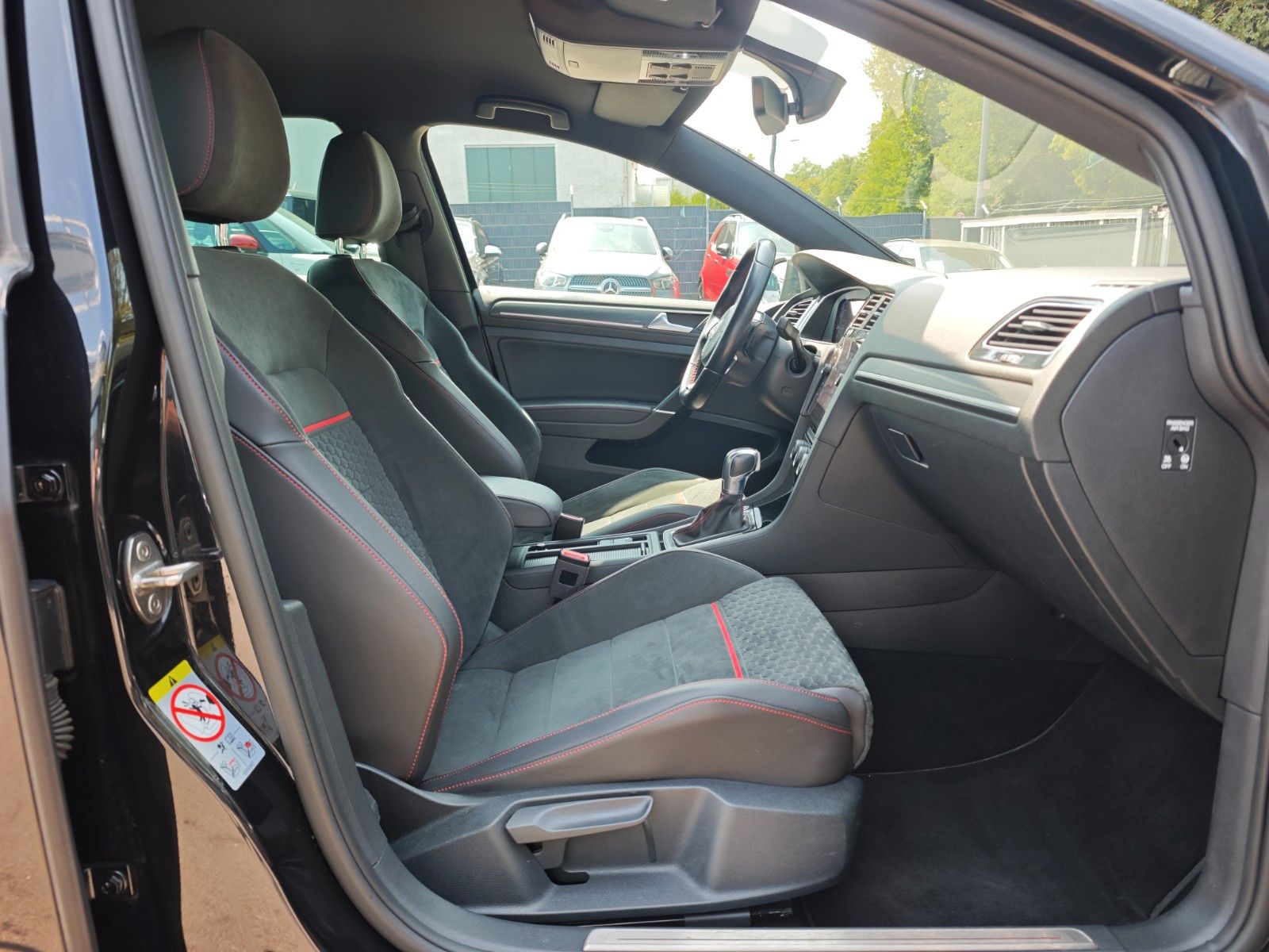 Fahrzeugabbildung Volkswagen GOLF VII LIM. PERFORMANCE *FACELIFT*VIRTUELL*KAM