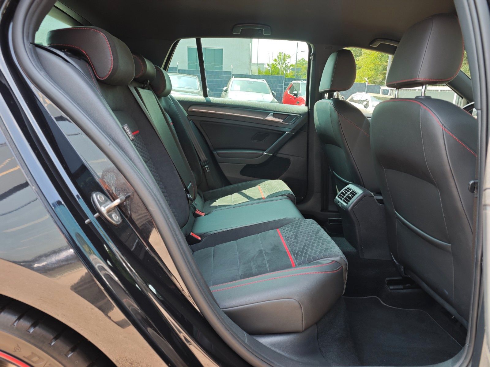 Fahrzeugabbildung Volkswagen GOLF VII LIM. PERFORMANCE *FACELIFT*VIRTUELL*KAM