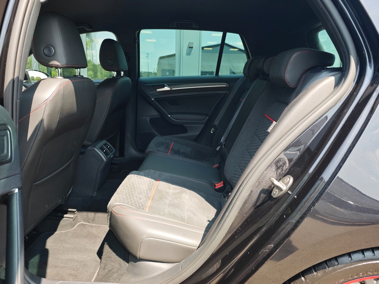 Fahrzeugabbildung Volkswagen GOLF VII LIM. PERFORMANCE *FACELIFT*VIRTUELL*KAM