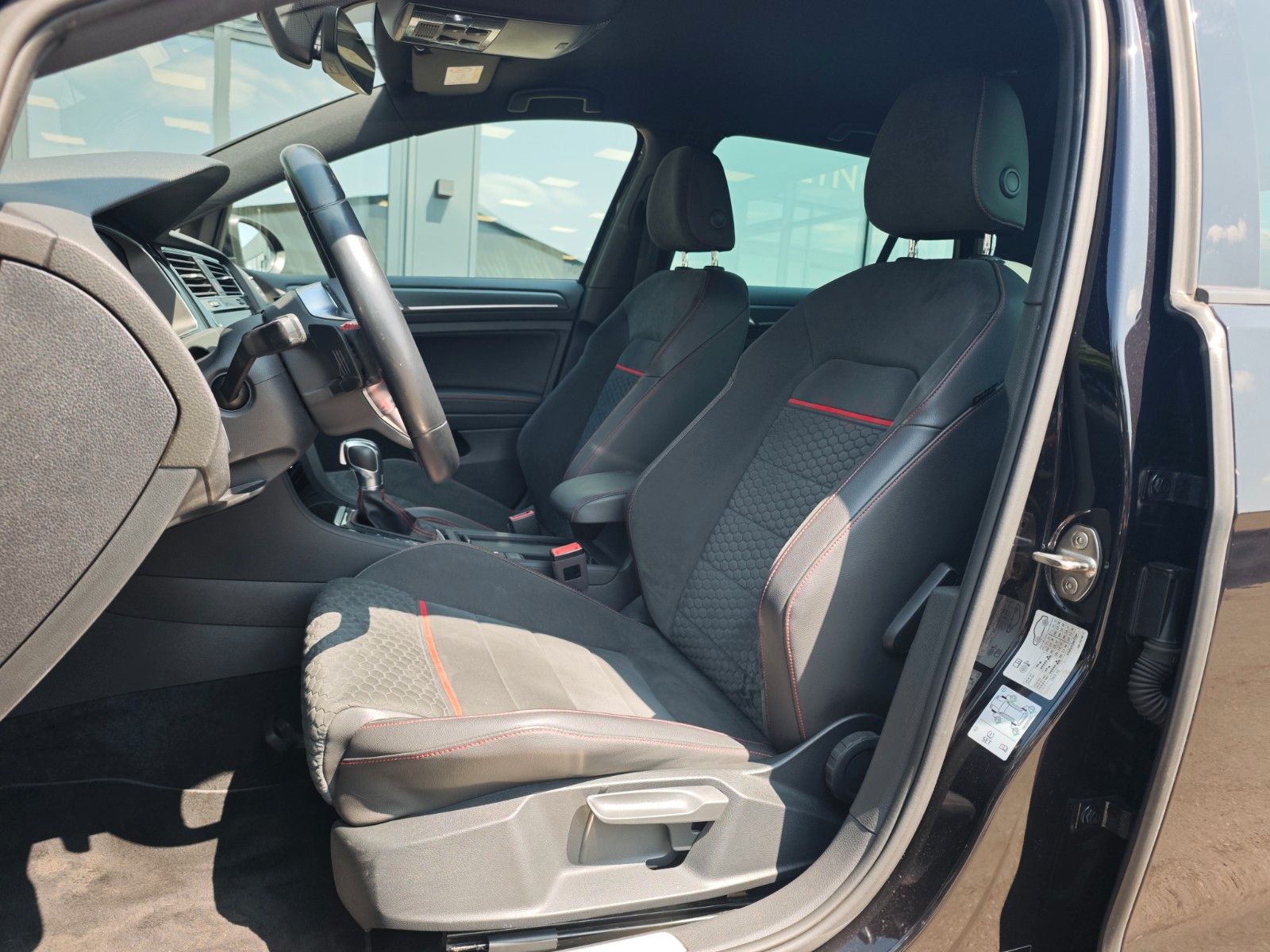 Fahrzeugabbildung Volkswagen GOLF VII LIM. PERFORMANCE *FACELIFT*VIRTUELL*KAM