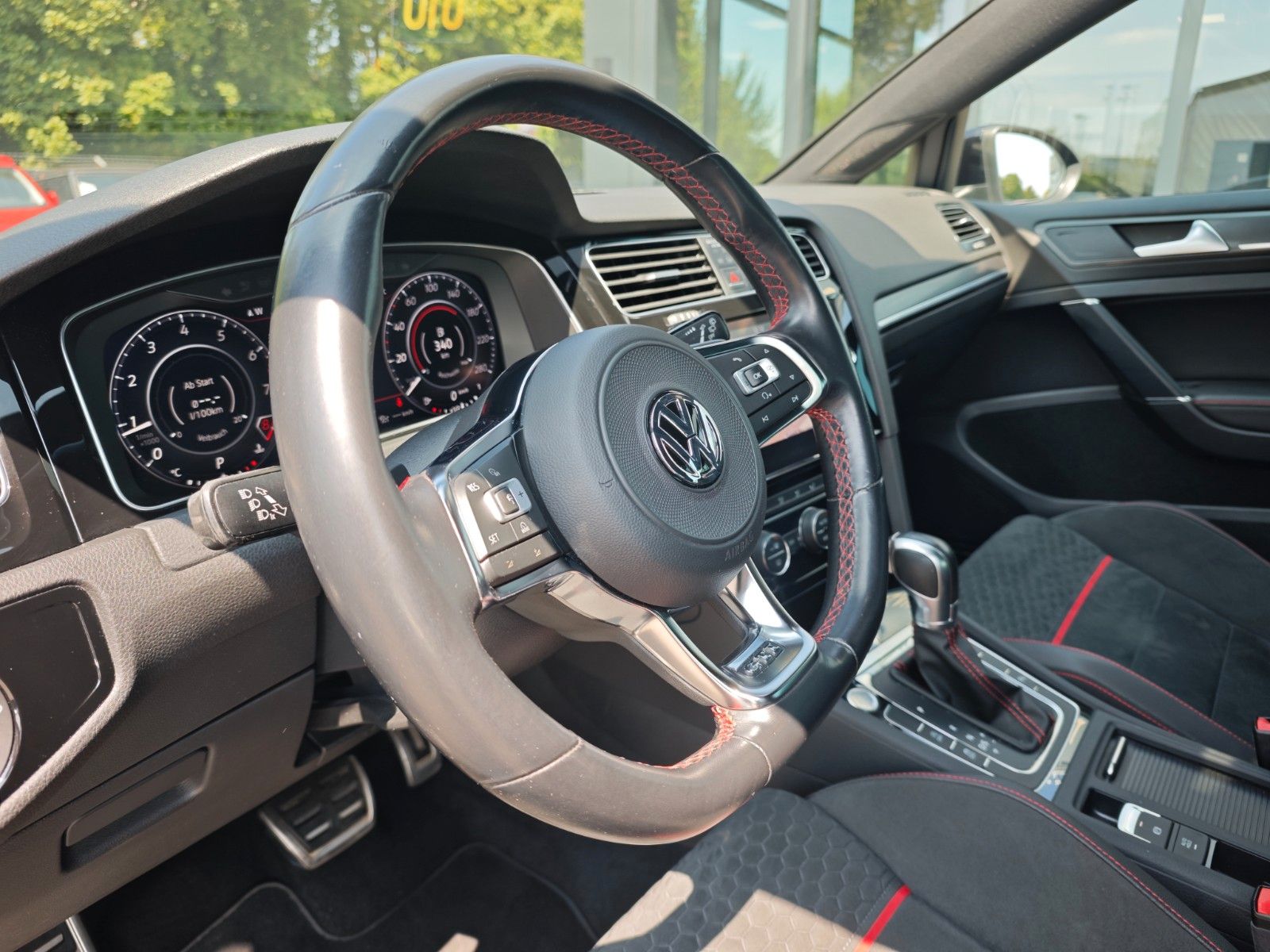Fahrzeugabbildung Volkswagen GOLF VII LIM. PERFORMANCE *FACELIFT*VIRTUELL*KAM