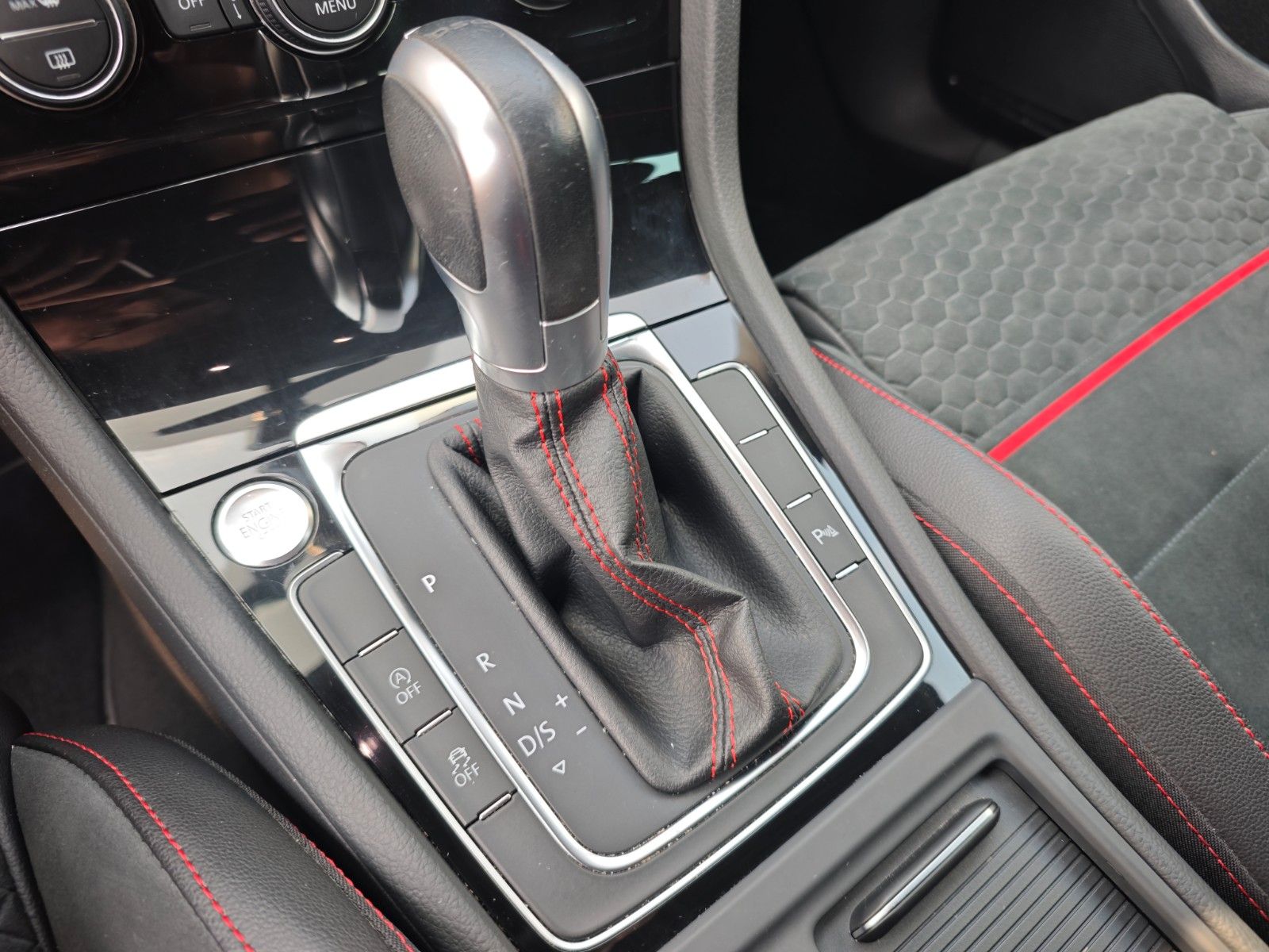 Fahrzeugabbildung Volkswagen GOLF VII LIM. PERFORMANCE *FACELIFT*VIRTUELL*KAM