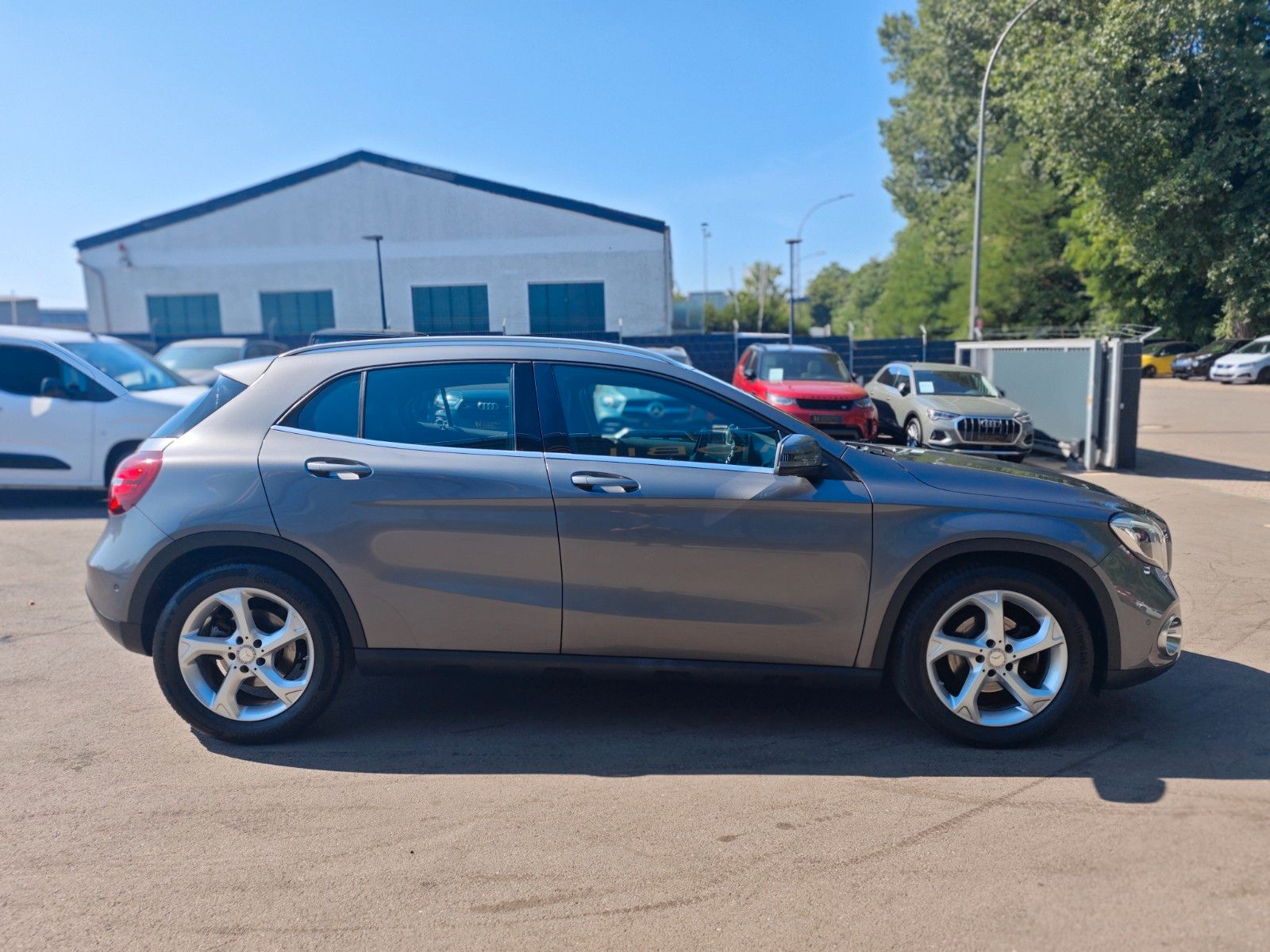 Fahrzeugabbildung Mercedes-Benz GLA 200 *EXCLUSIVE PAKET/URBAN-LINE/LEDER/1.HD*