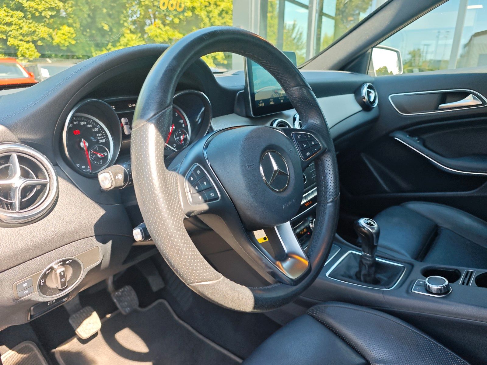 Fahrzeugabbildung Mercedes-Benz GLA 200 *EXCLUSIVE PAKET/URBAN-LINE/LEDER/1.HD*