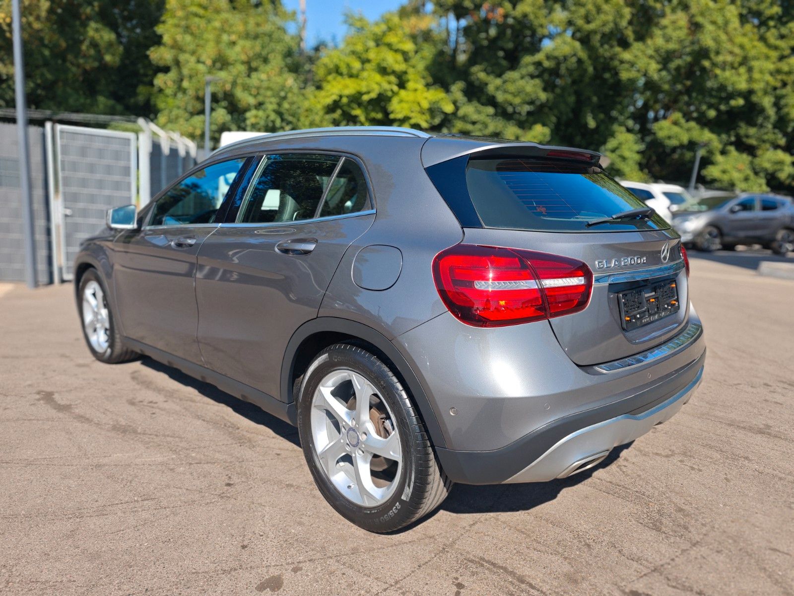 Fahrzeugabbildung Mercedes-Benz GLA 200 *EXCLUSIVE PAKET/URBAN-LINE/LEDER/1.HD*