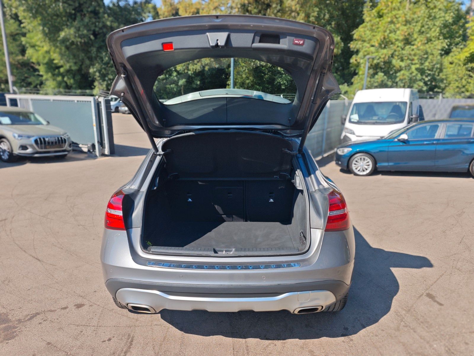 Fahrzeugabbildung Mercedes-Benz GLA 200 *EXCLUSIVE PAKET/URBAN-LINE/LEDER/1.HD*