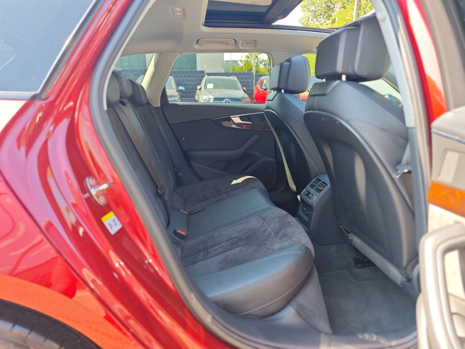 Fahrzeugabbildung Audi A4 AVANT S LINE 40 TDI QUATTRO*PANORAMA*LED*