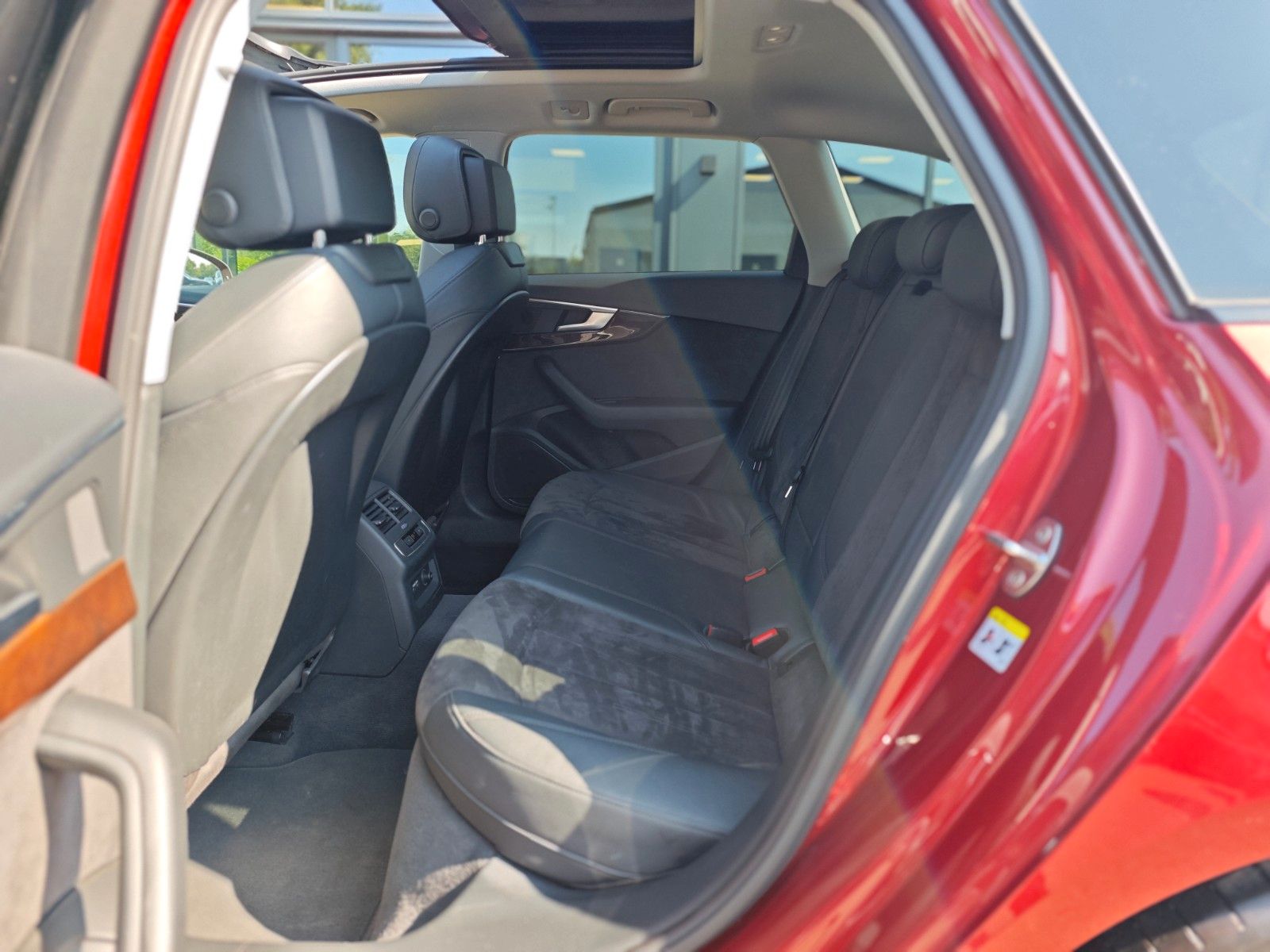 Fahrzeugabbildung Audi A4 AVANT S LINE 40 TDI QUATTRO*PANORAMA*LED*