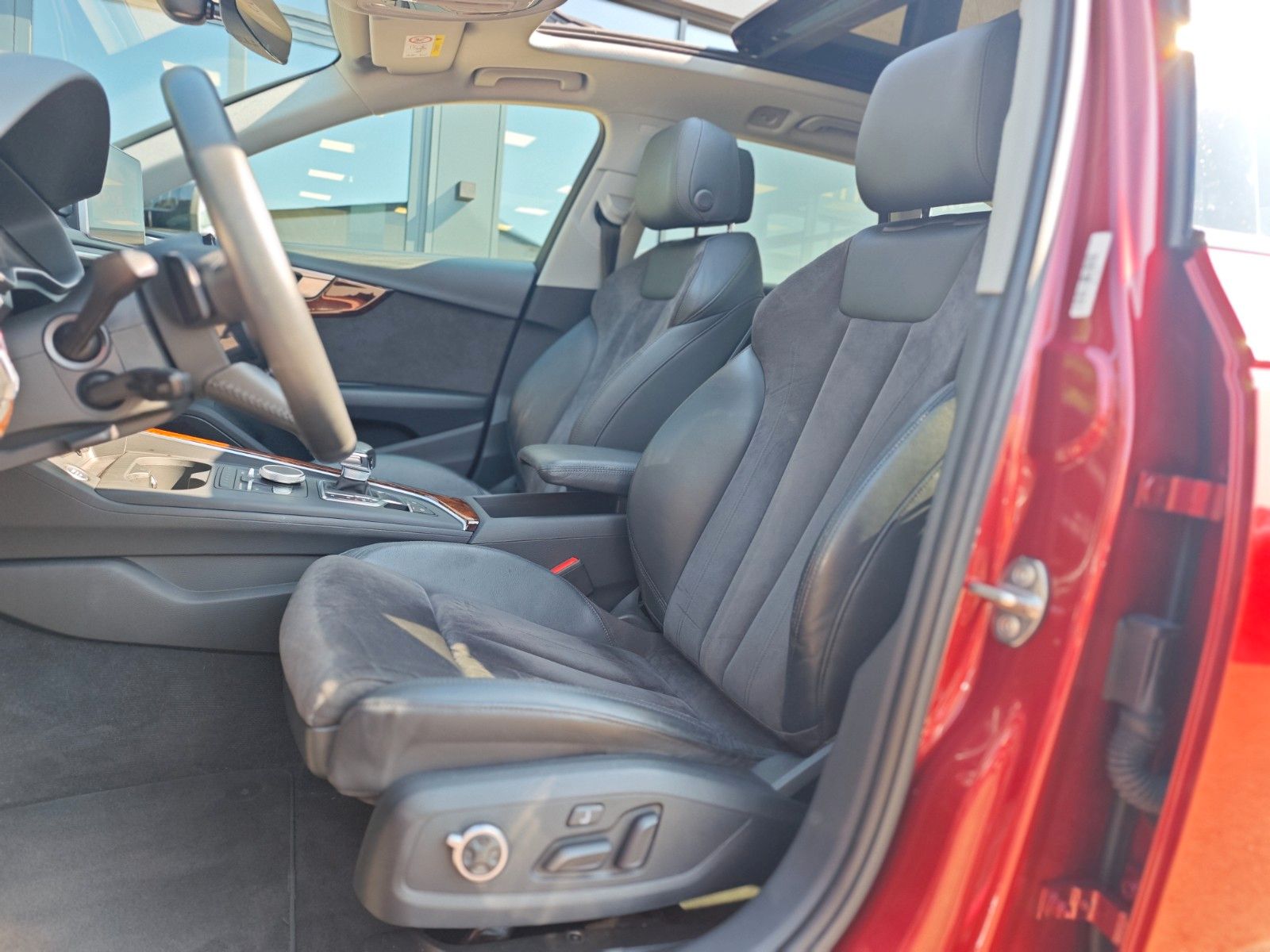Fahrzeugabbildung Audi A4 AVANT S LINE 40 TDI QUATTRO*PANORAMA*LED*