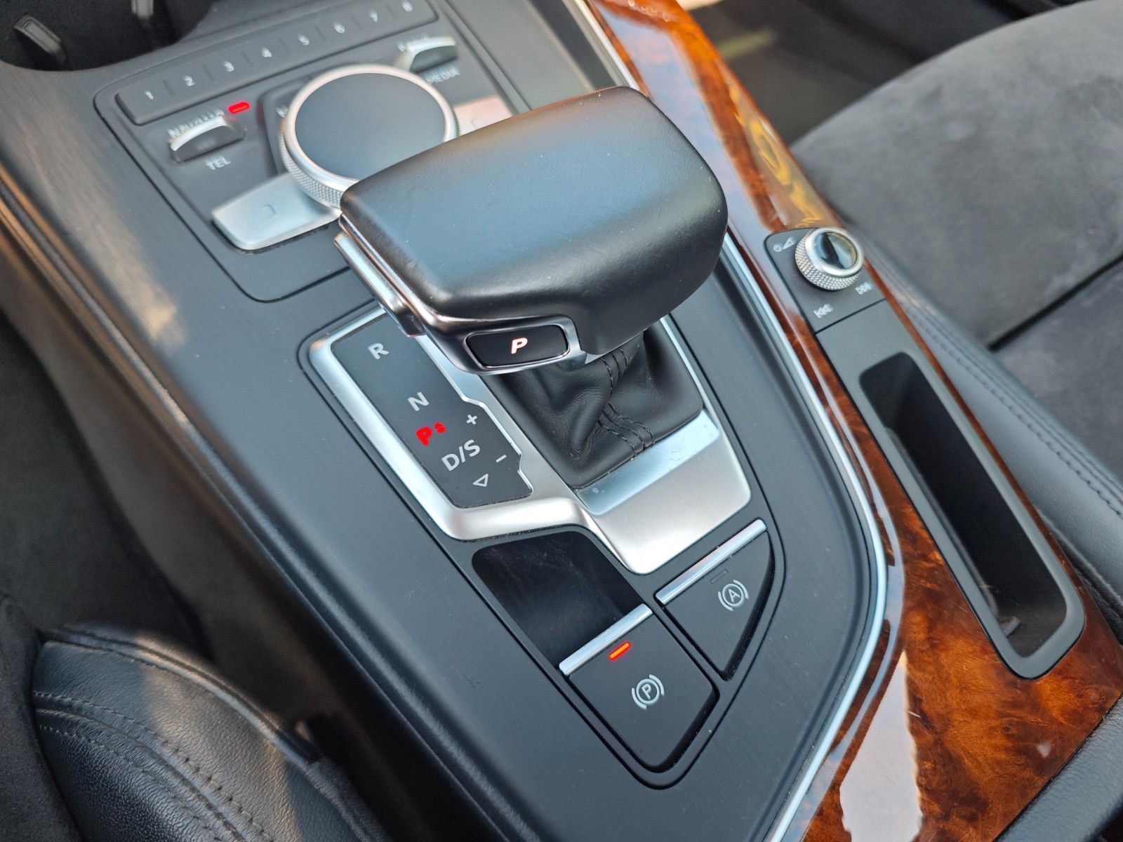 Fahrzeugabbildung Audi A4 AVANT S LINE 40 TDI QUATTRO*PANORAMA*LED*