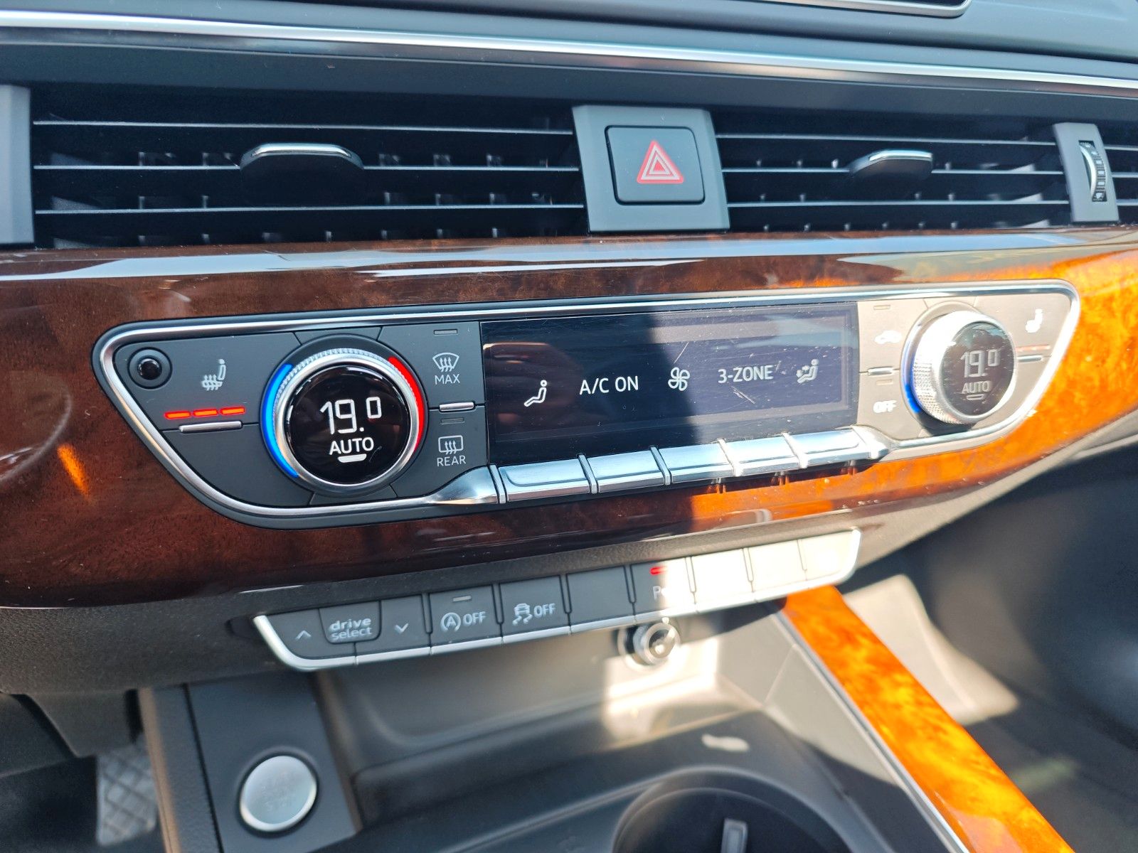 Fahrzeugabbildung Audi A4 AVANT S LINE 40 TDI QUATTRO*PANORAMA*LED*