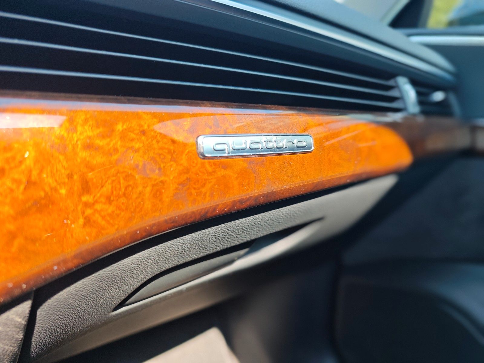 Fahrzeugabbildung Audi A4 AVANT S LINE 40 TDI QUATTRO*PANORAMA*LED*