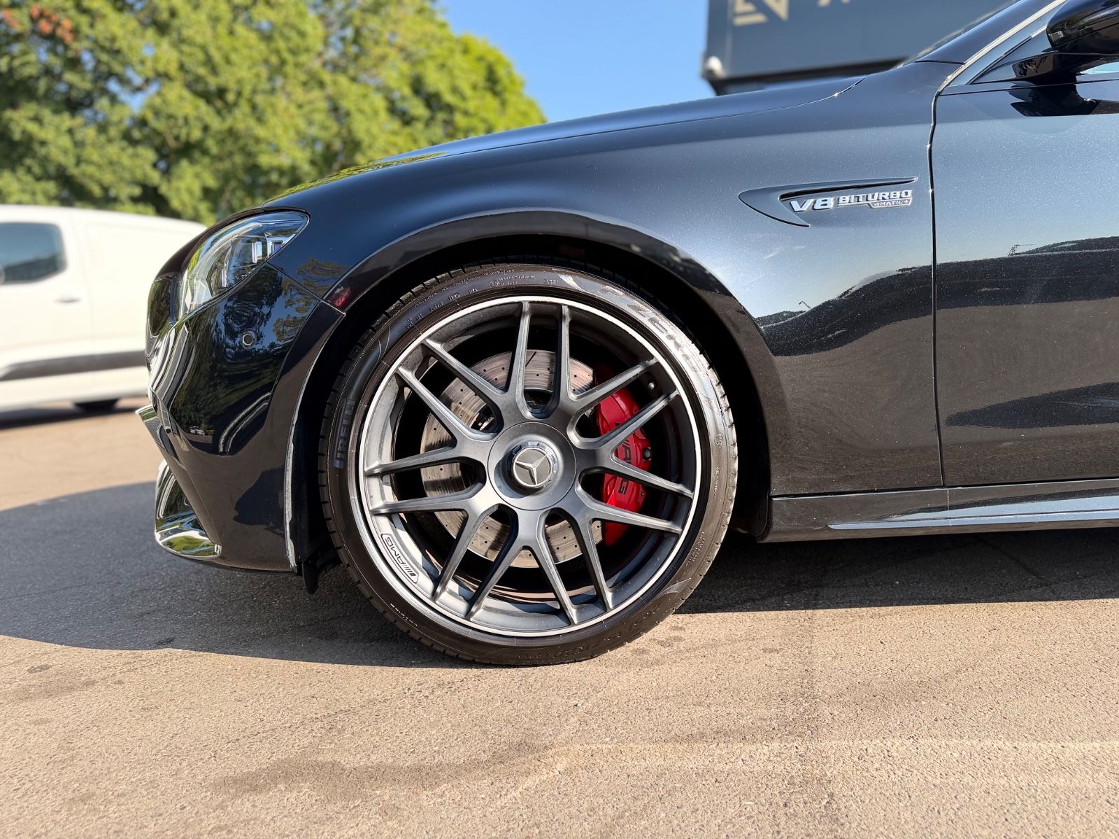 Fahrzeugabbildung Mercedes-Benz E 63S AMG 4M*FACELIFT*NIGHT PAKET*PANORAMA*HUD*