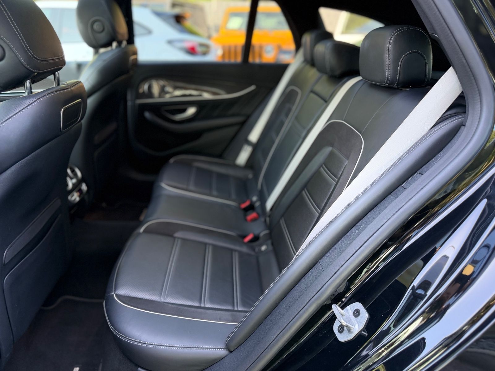 Fahrzeugabbildung Mercedes-Benz E 63S AMG 4M*FACELIFT*NIGHT PAKET*PANORAMA*HUD*