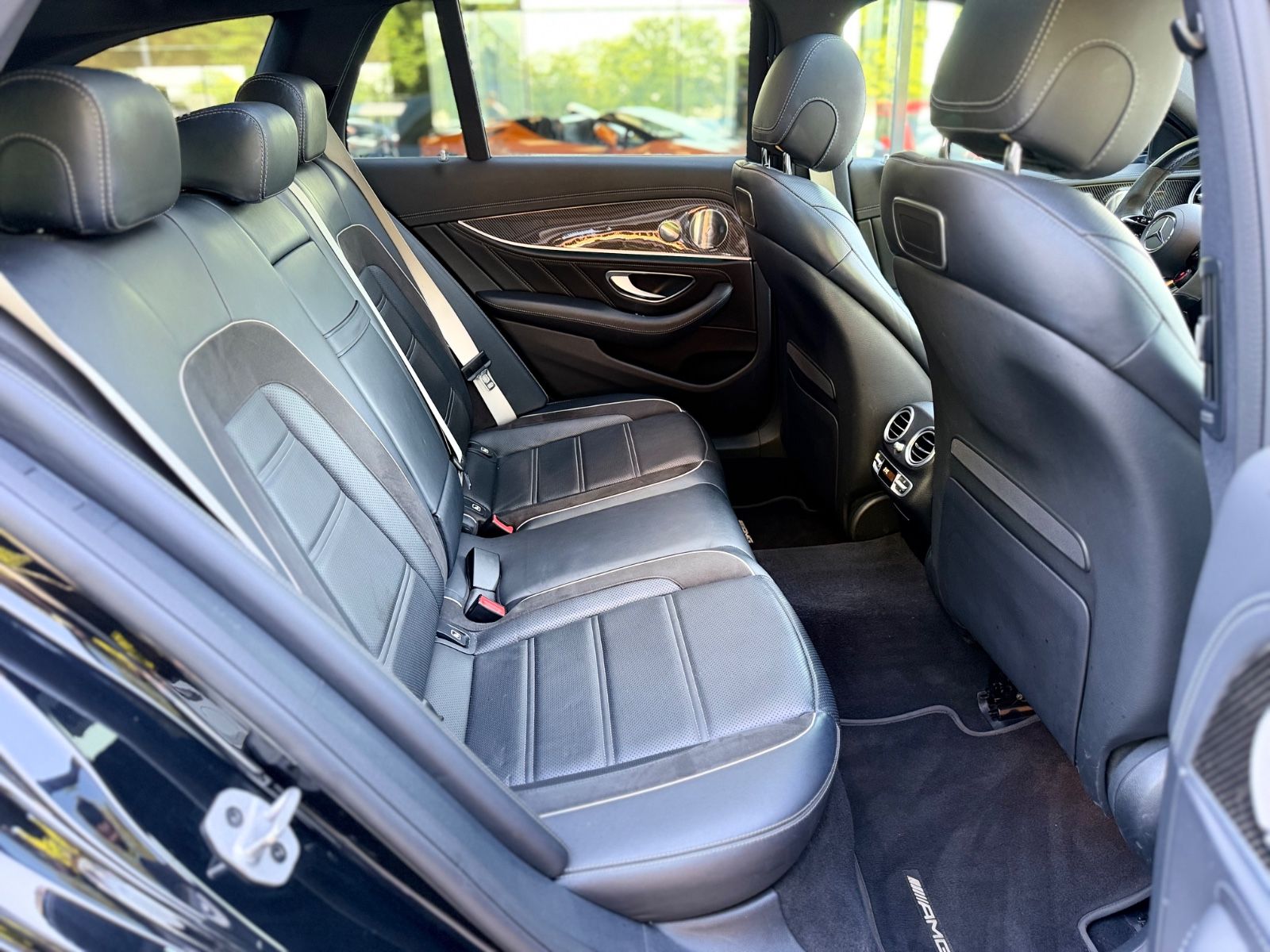 Fahrzeugabbildung Mercedes-Benz E 63S AMG 4M*FACELIFT*NIGHT PAKET*PANORAMA*HUD*