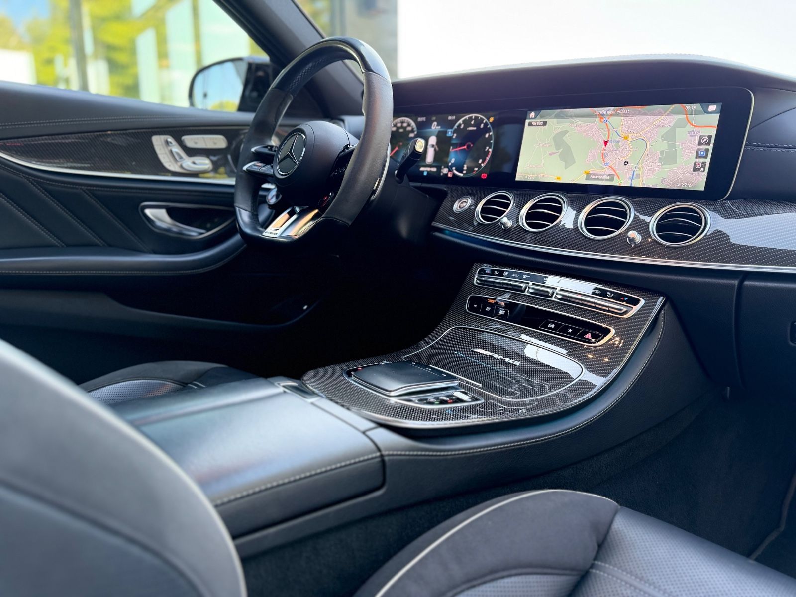 Fahrzeugabbildung Mercedes-Benz E 63S AMG 4M*FACELIFT*NIGHT PAKET*PANORAMA*HUD*