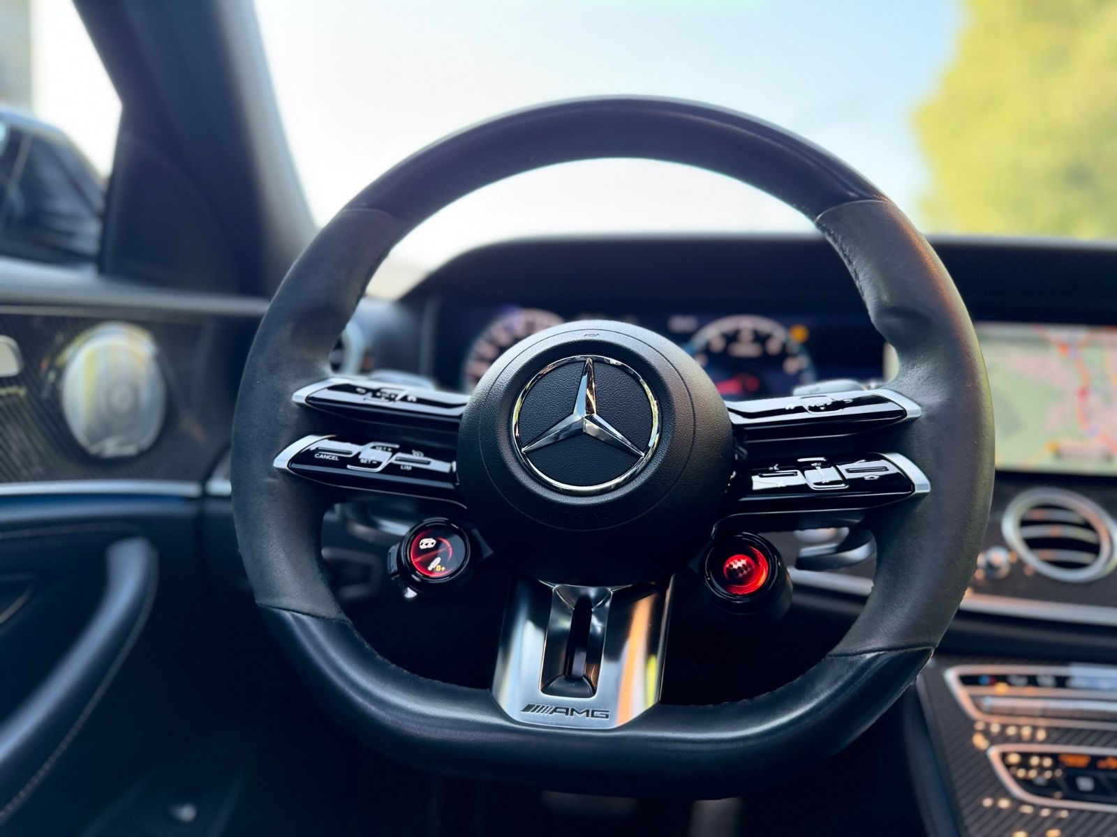Fahrzeugabbildung Mercedes-Benz E 63S AMG 4M*FACELIFT*NIGHT PAKET*PANORAMA*HUD*