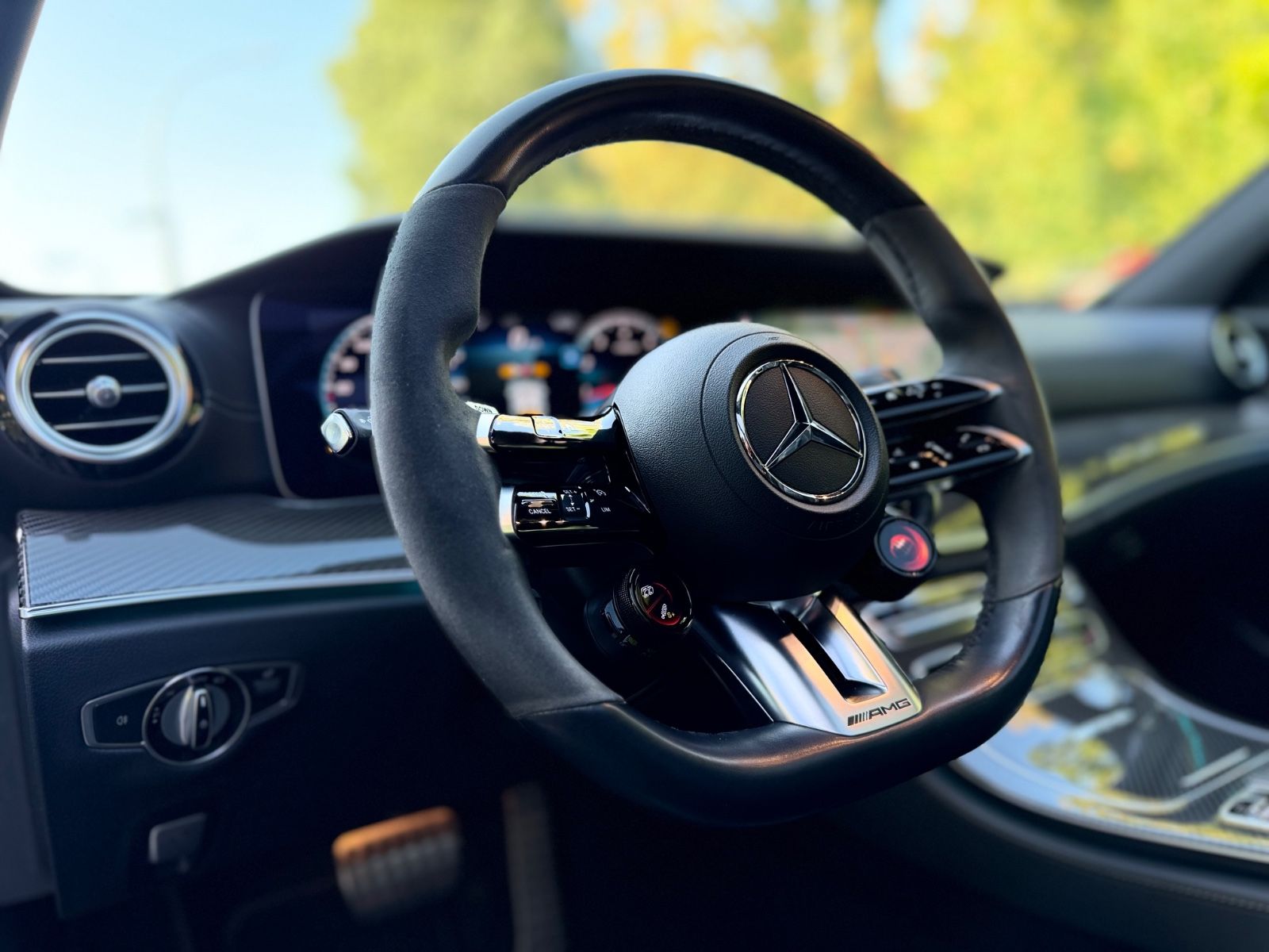 Fahrzeugabbildung Mercedes-Benz E 63S AMG 4M*FACELIFT*NIGHT PAKET*PANORAMA*HUD*