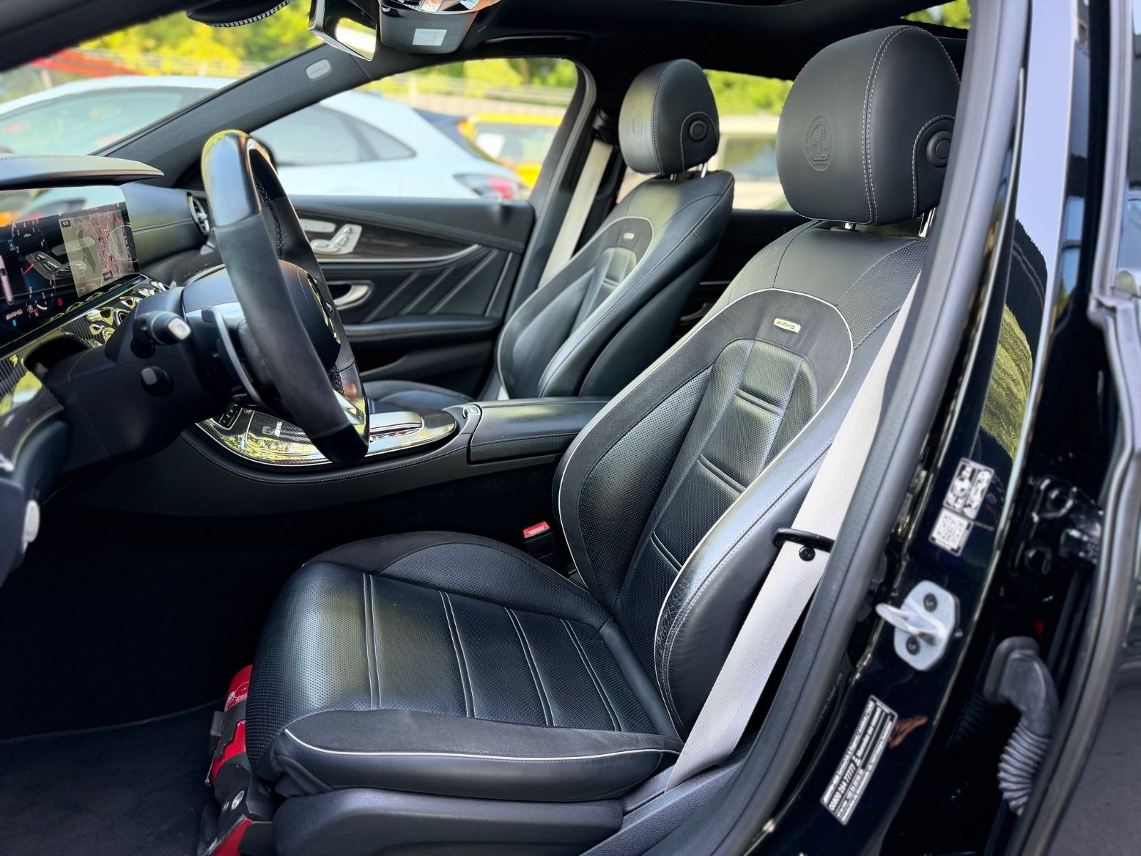 Fahrzeugabbildung Mercedes-Benz E 63S AMG 4M*FACELIFT*NIGHT PAKET*PANORAMA*HUD*