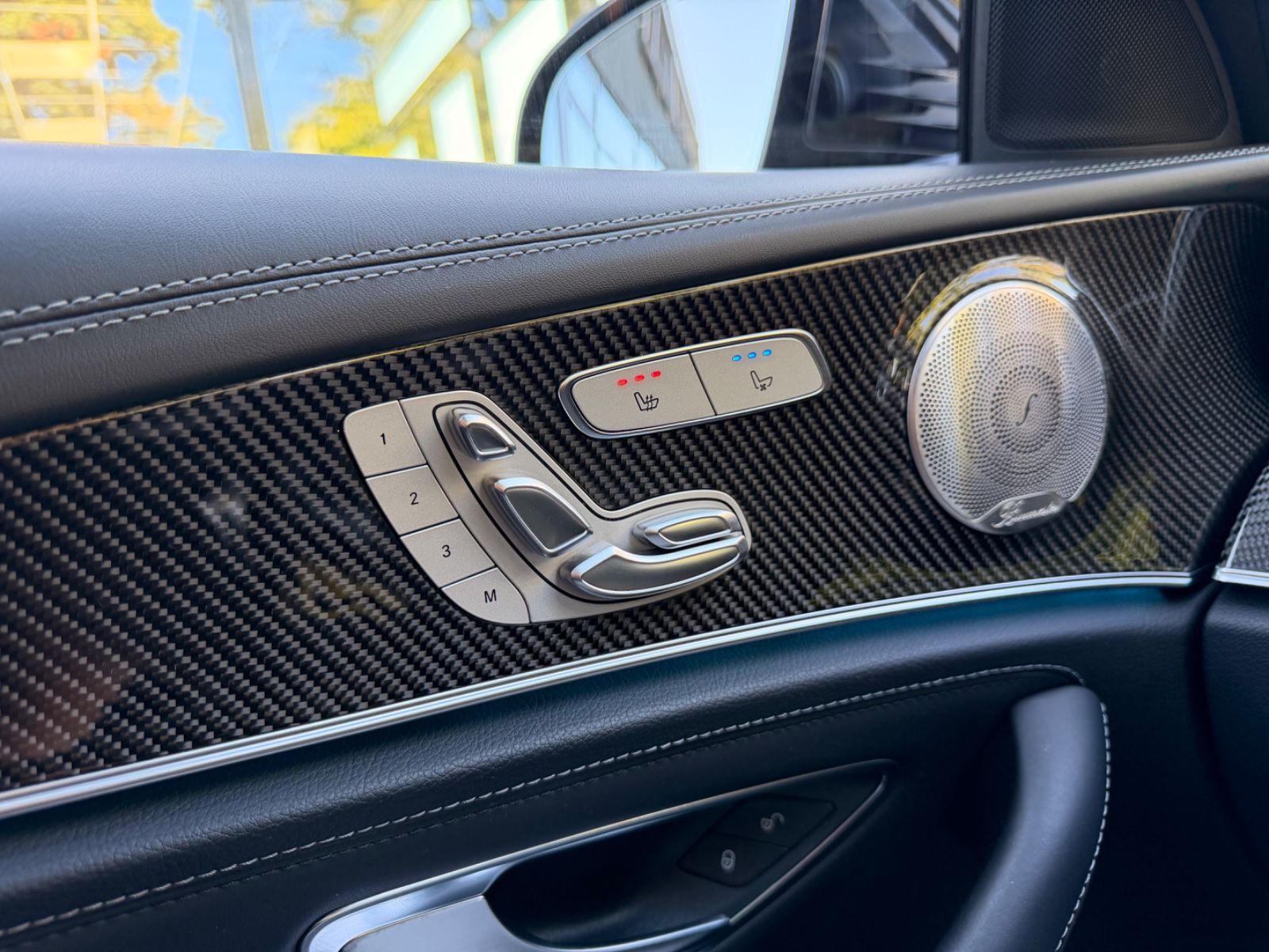 Fahrzeugabbildung Mercedes-Benz E 63S AMG 4M*FACELIFT*NIGHT PAKET*PANORAMA*HUD*